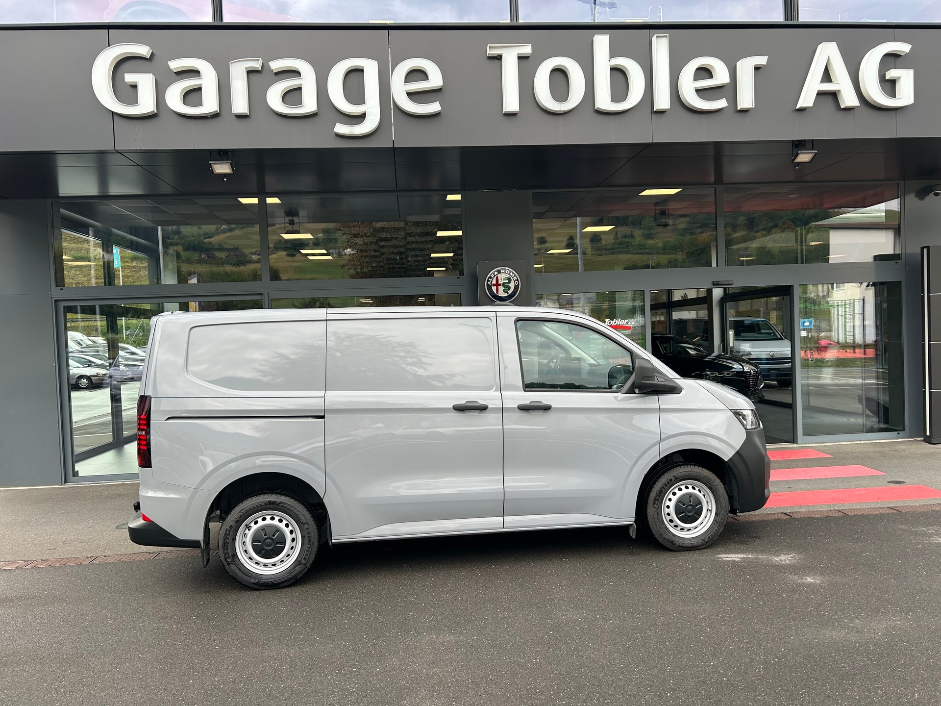 VW Transporter 2.0 TDI-image-1