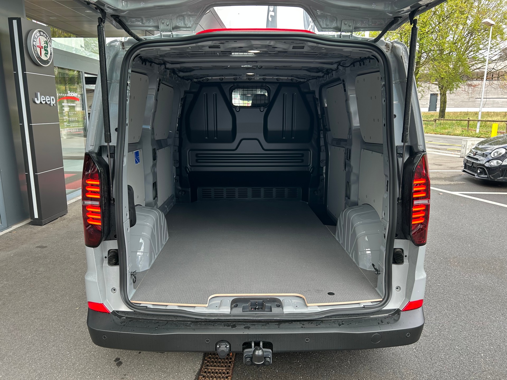 VW Transporter 2.0 TDI-image-18