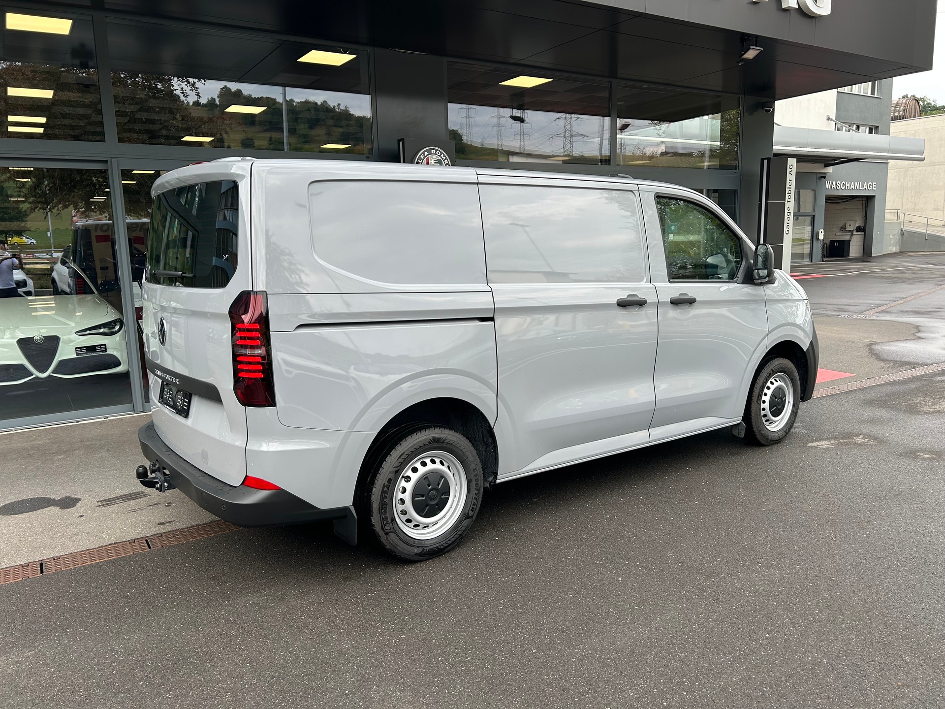 VW Transporter 2.0 TDI-image-2
