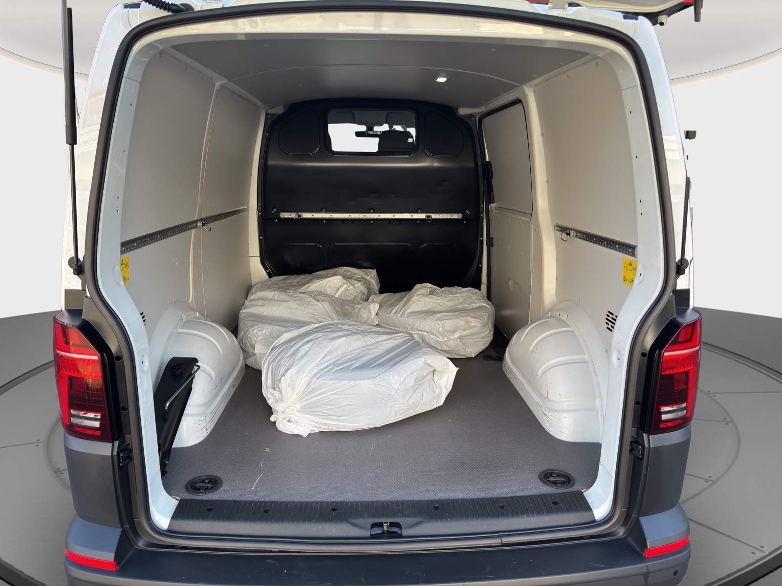 VW T6.1 2.0 TDI DSG-image-12