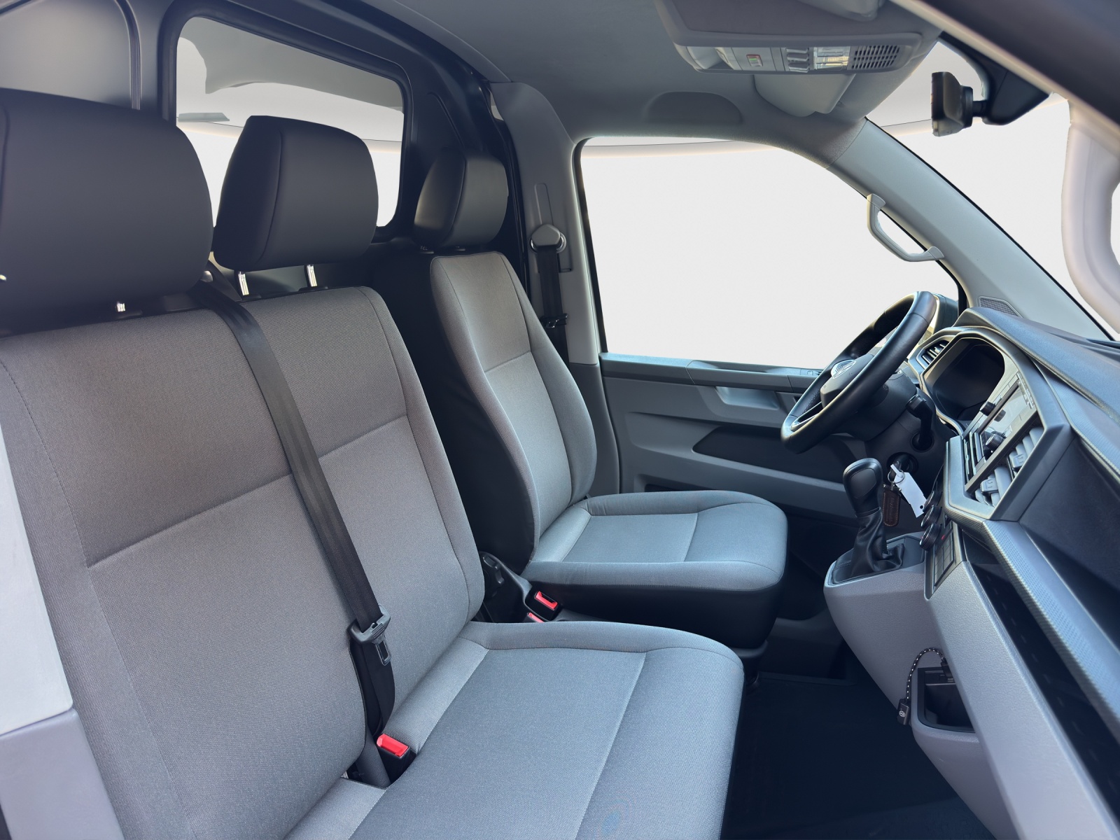 VW T6.1 2.0 TDI DSG-image-11