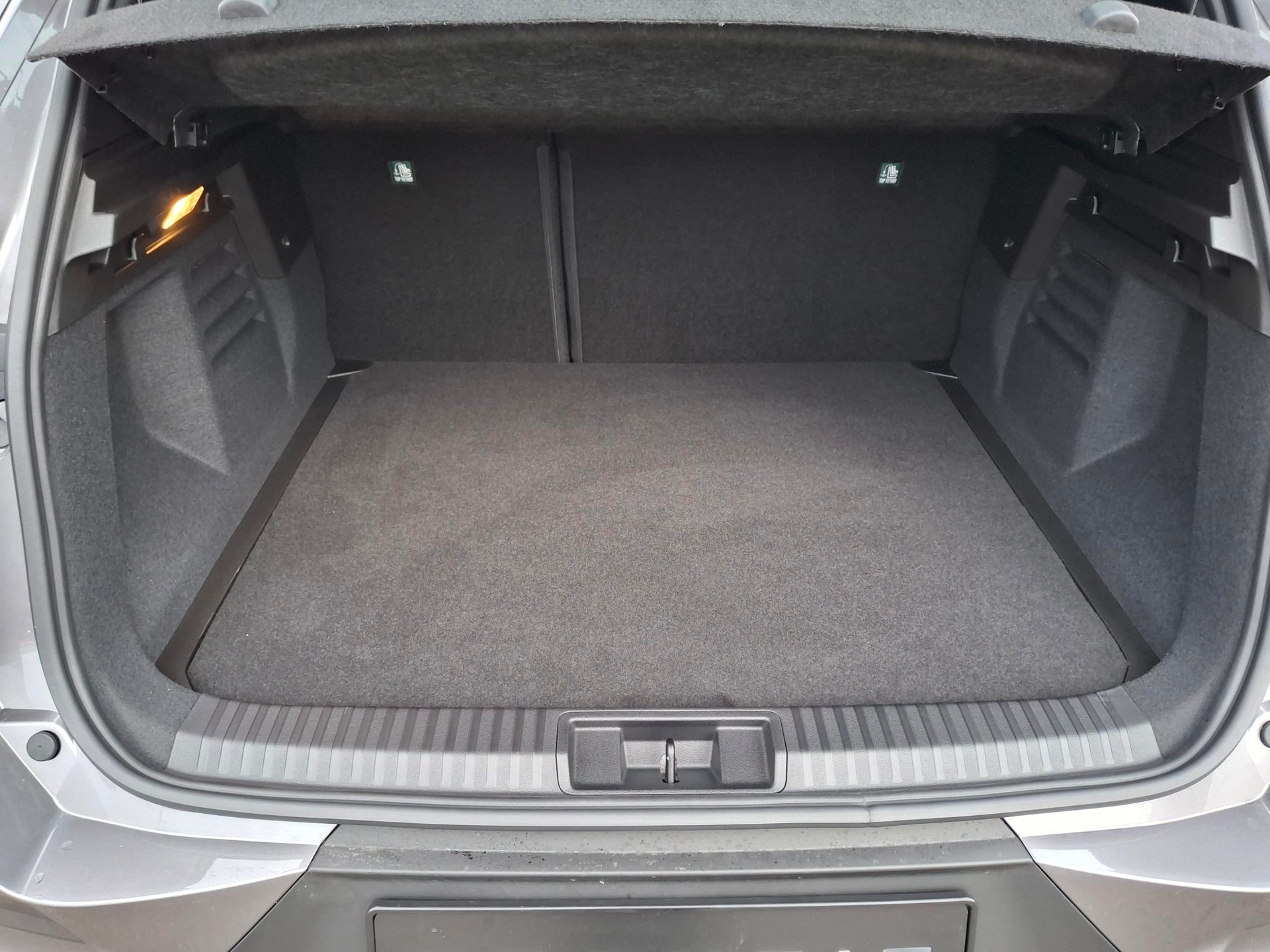 MITSUBISHI Grandis 1.8 HEV Invite+-image-10