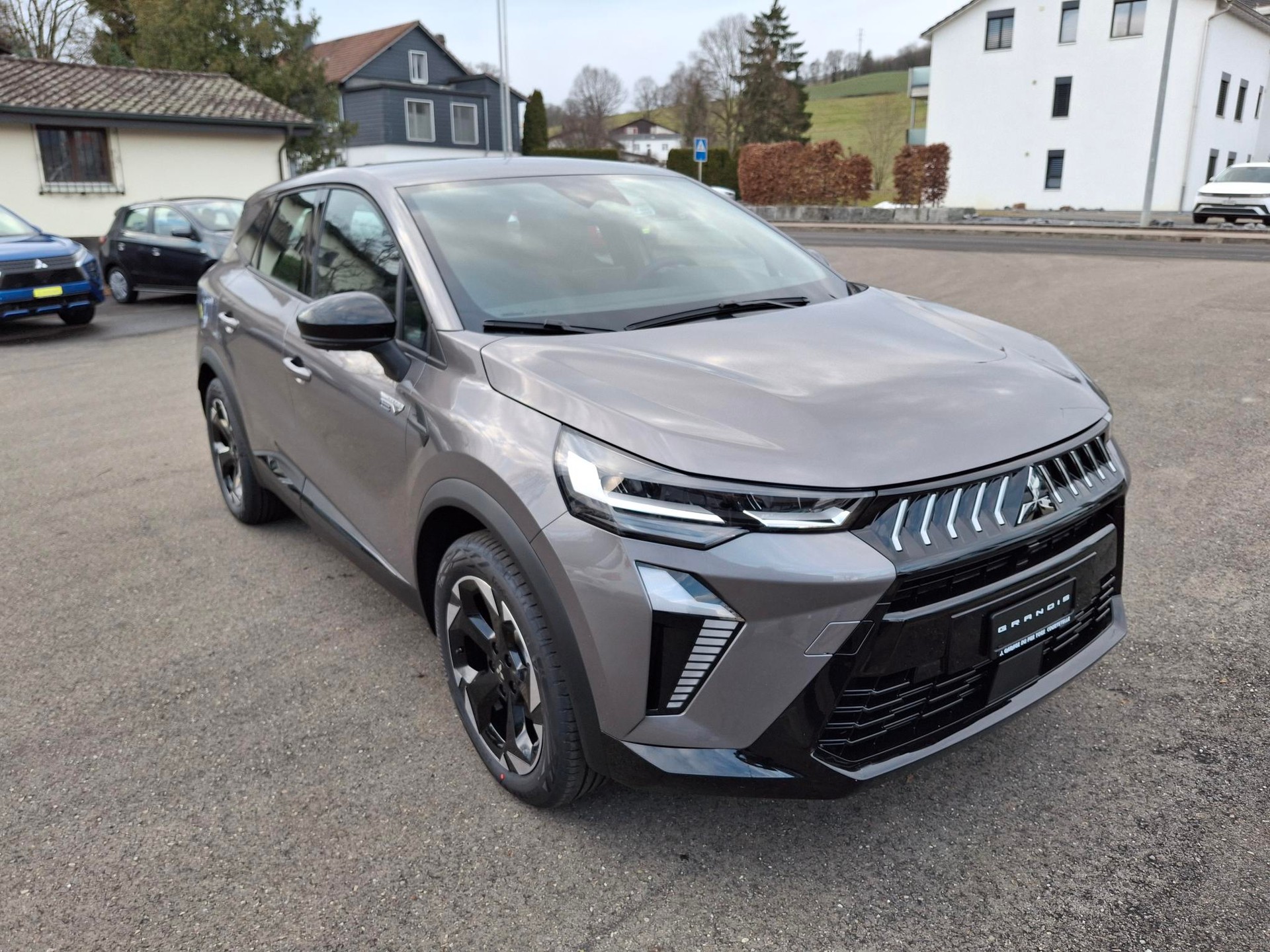 MITSUBISHI Grandis 1.8 HEV Invite+-image-1