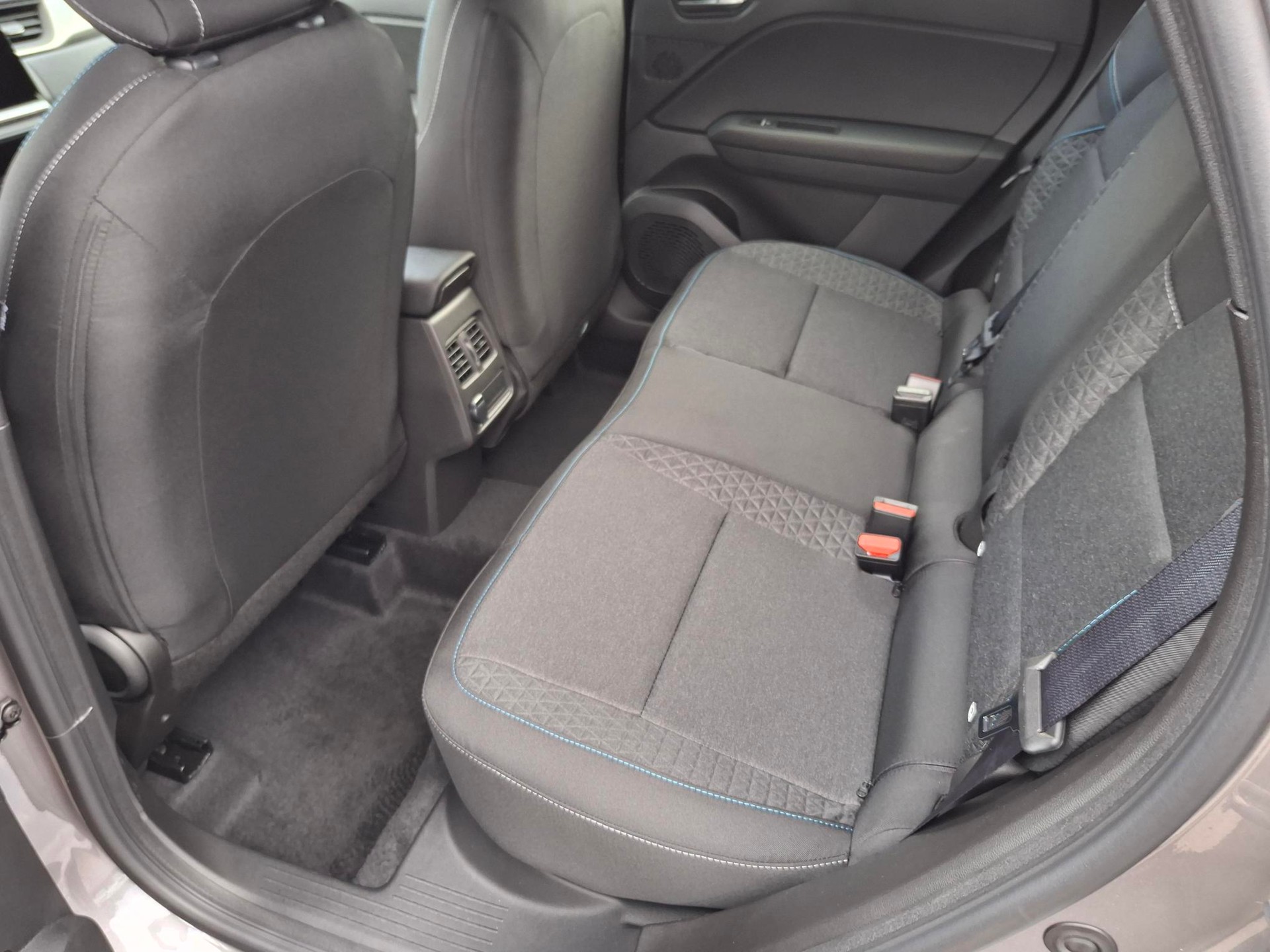 MITSUBISHI Grandis 1.8 HEV Invite+-image-9