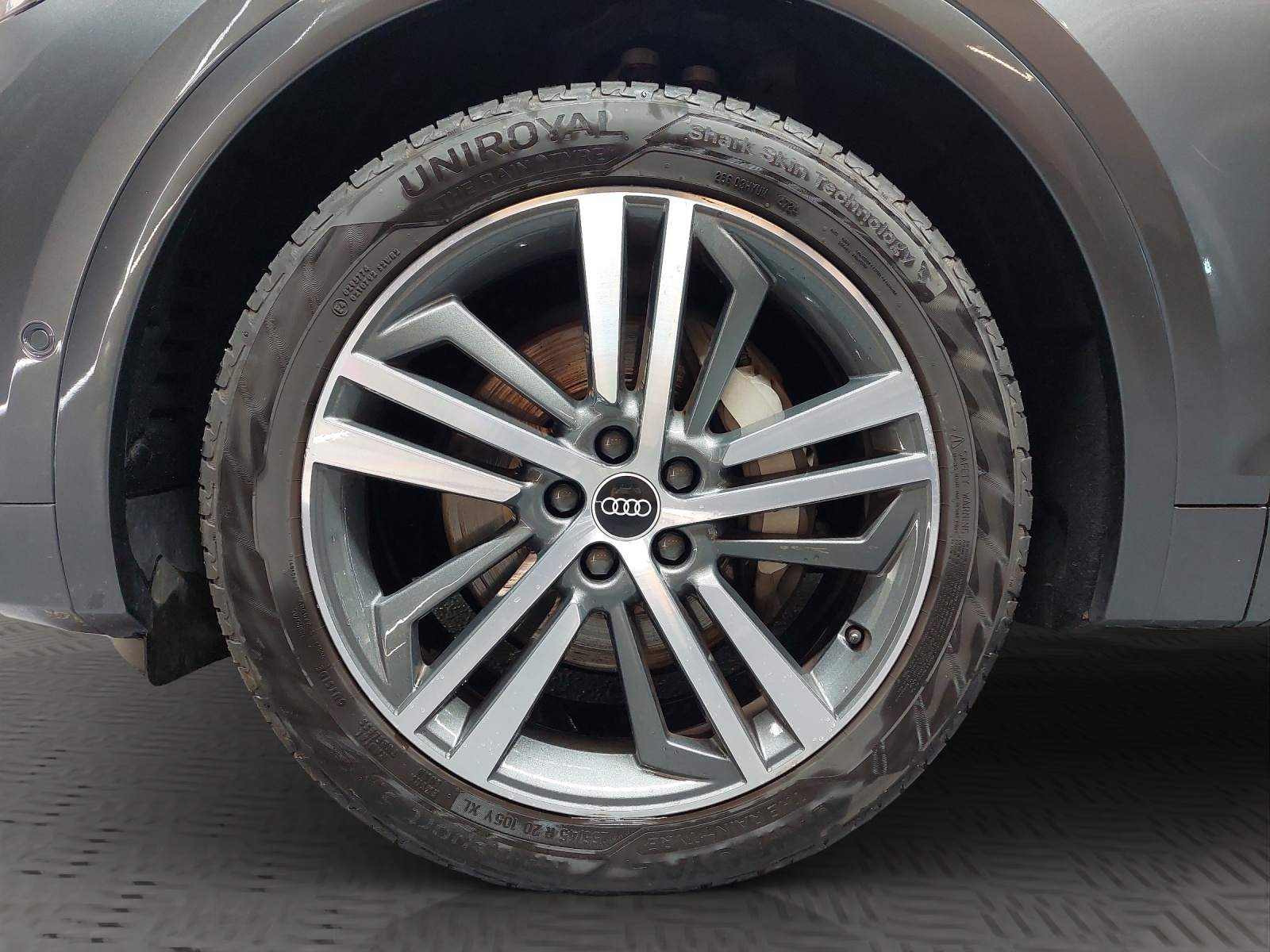 AUDI Q5 50 TFSI e PHEV Black Edition quattro S-tronic-image-11
