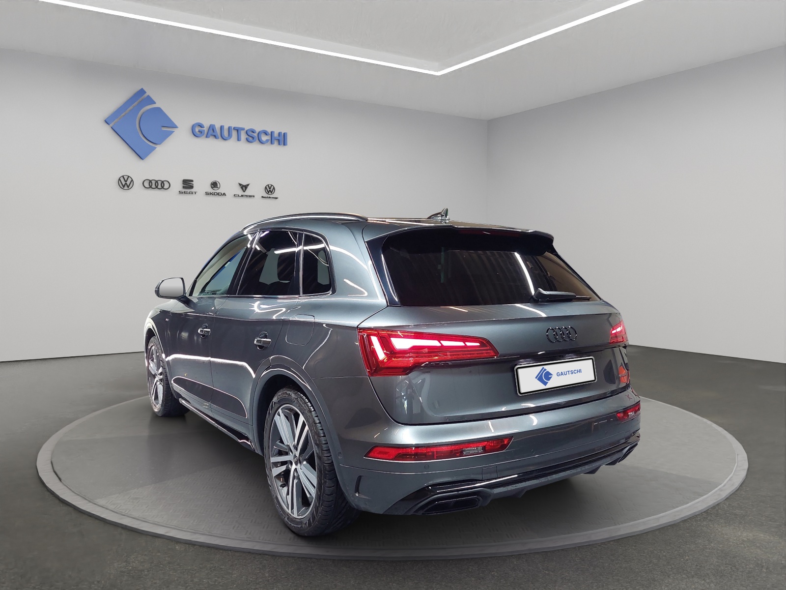 AUDI Q5 50 TFSI e PHEV Black Edition quattro S-tronic-image-2