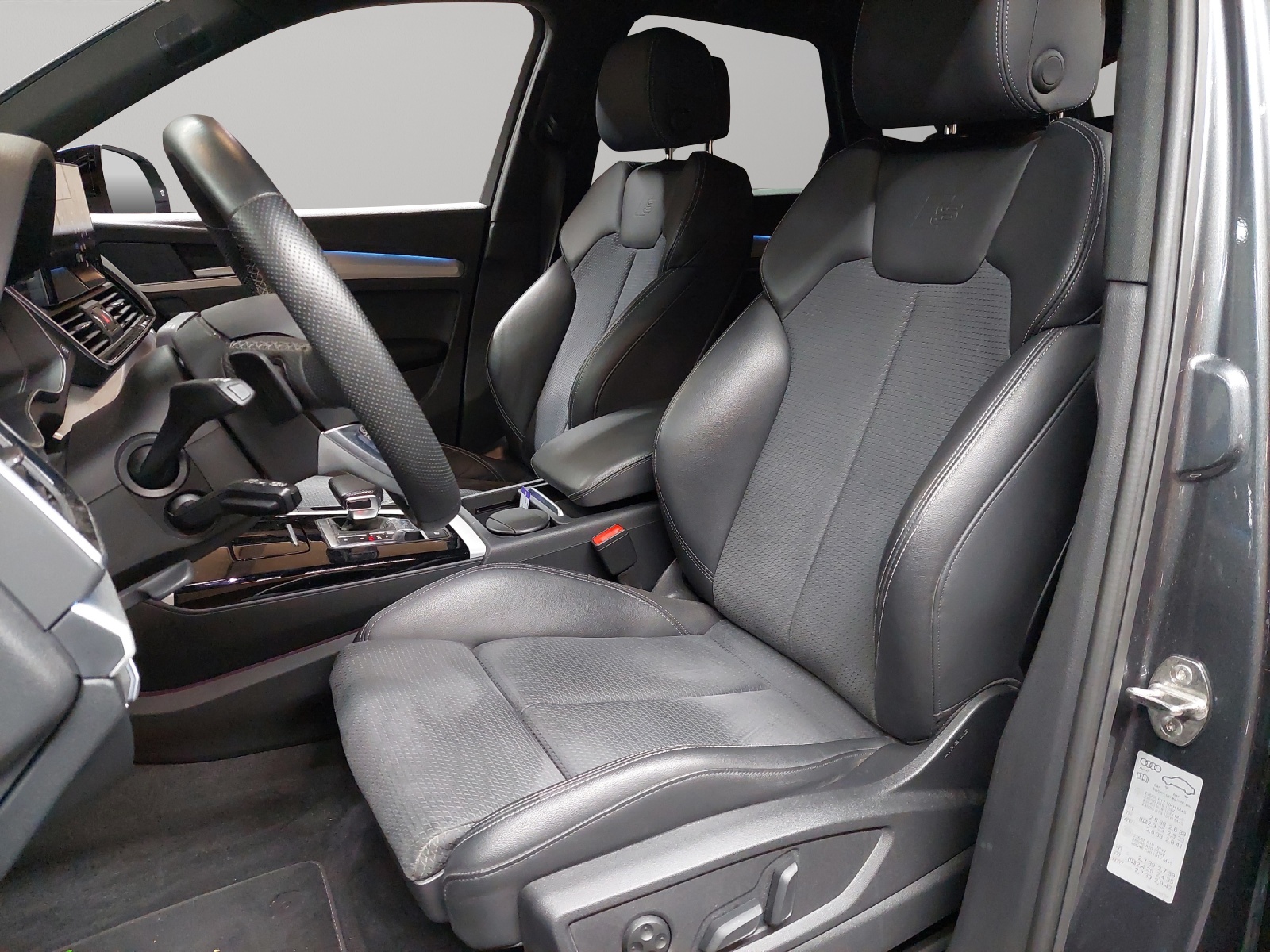 AUDI Q5 50 TFSI e PHEV Black Edition quattro S-tronic-image-5