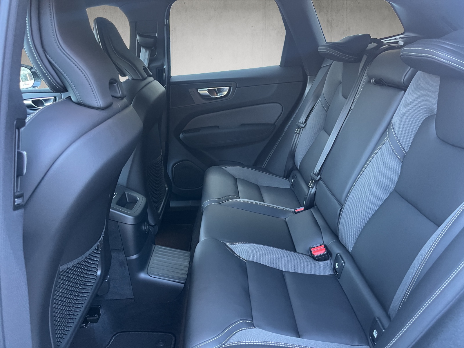 VOLVO XC60 T8 eAWD PluginHybrid Black Edition Geartronic-image-7
