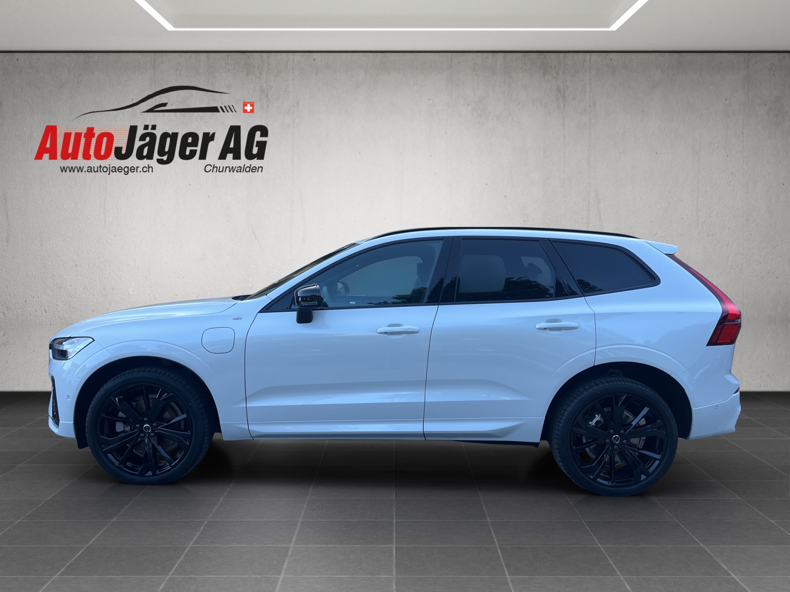 VOLVO XC60 T8 eAWD PluginHybrid Black Edition Geartronic-image-1
