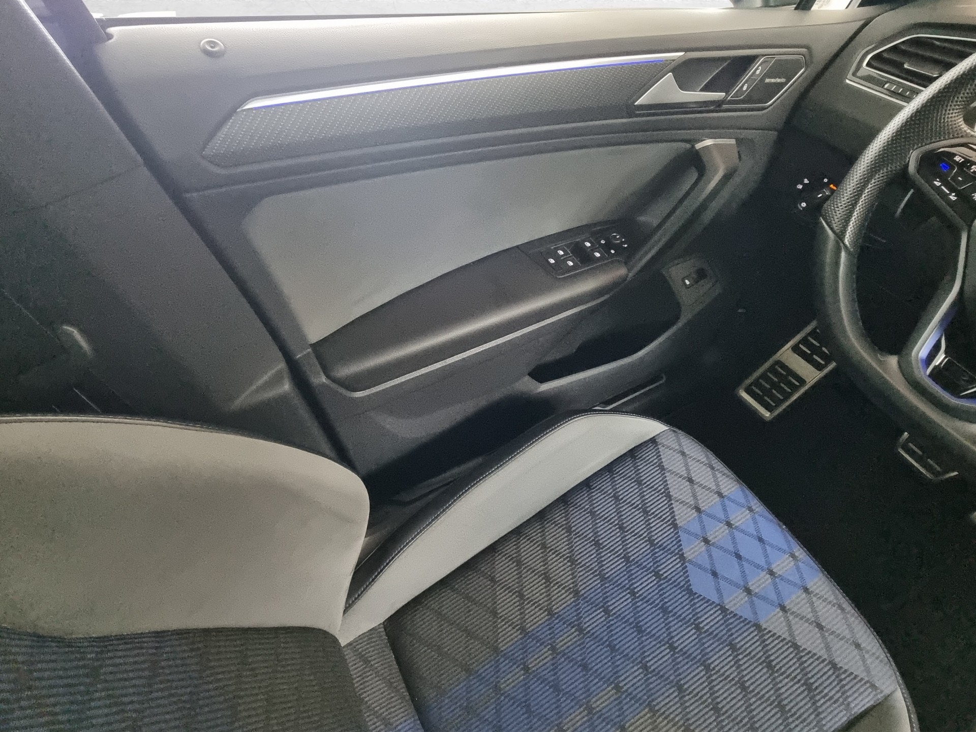 VW Tiguan 2.0 TSI R DSG-image-11