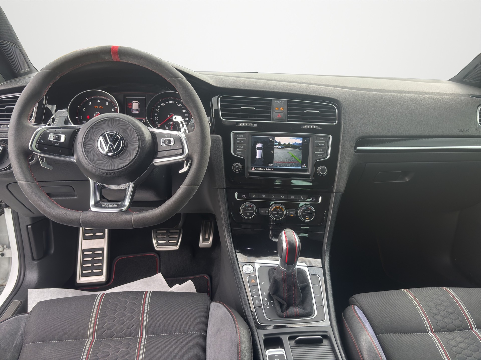 VW Golf 2.0 TSI GTI Clubsport DSG-image-11