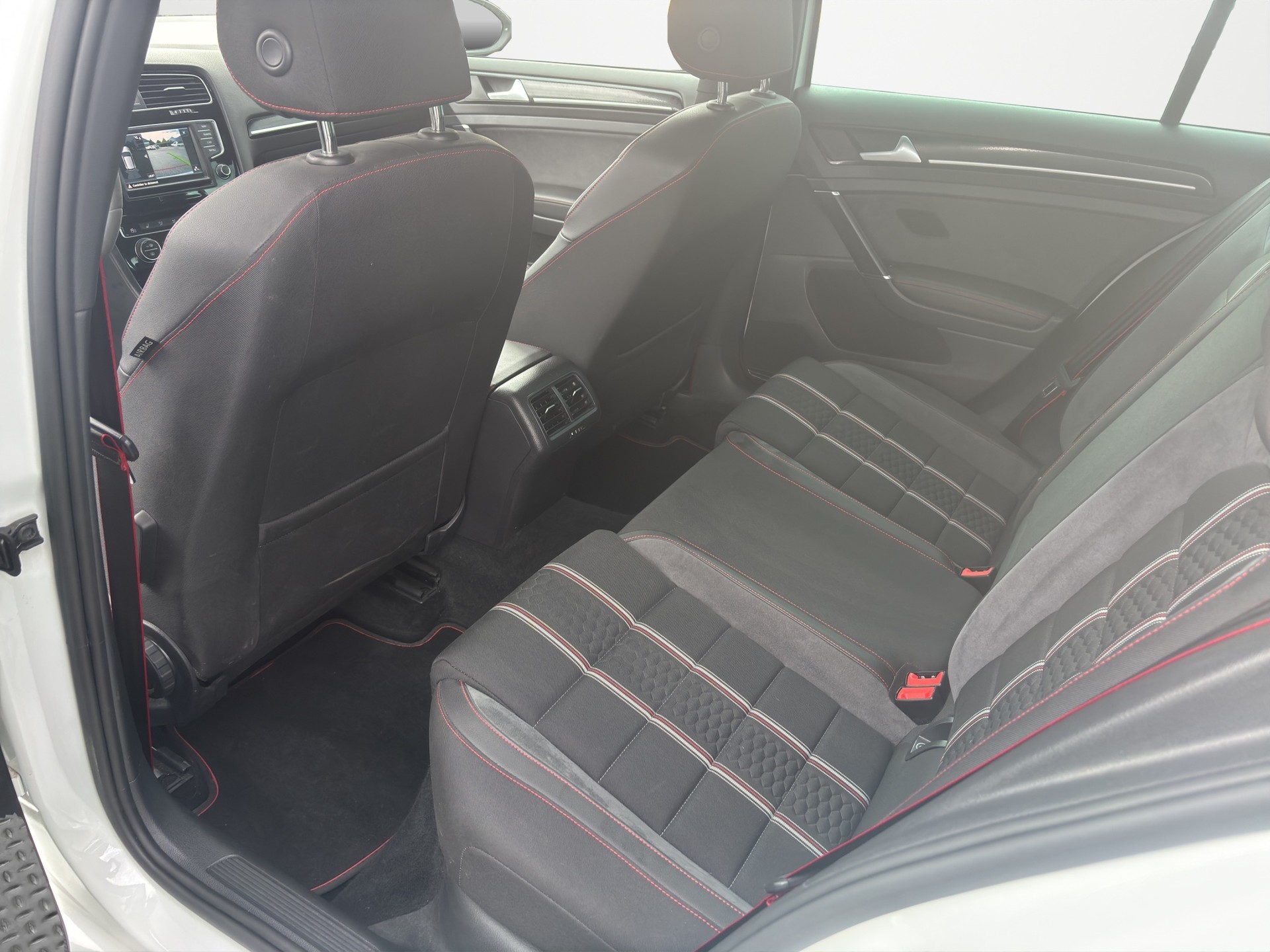 VW Golf 2.0 TSI GTI Clubsport DSG-image-10