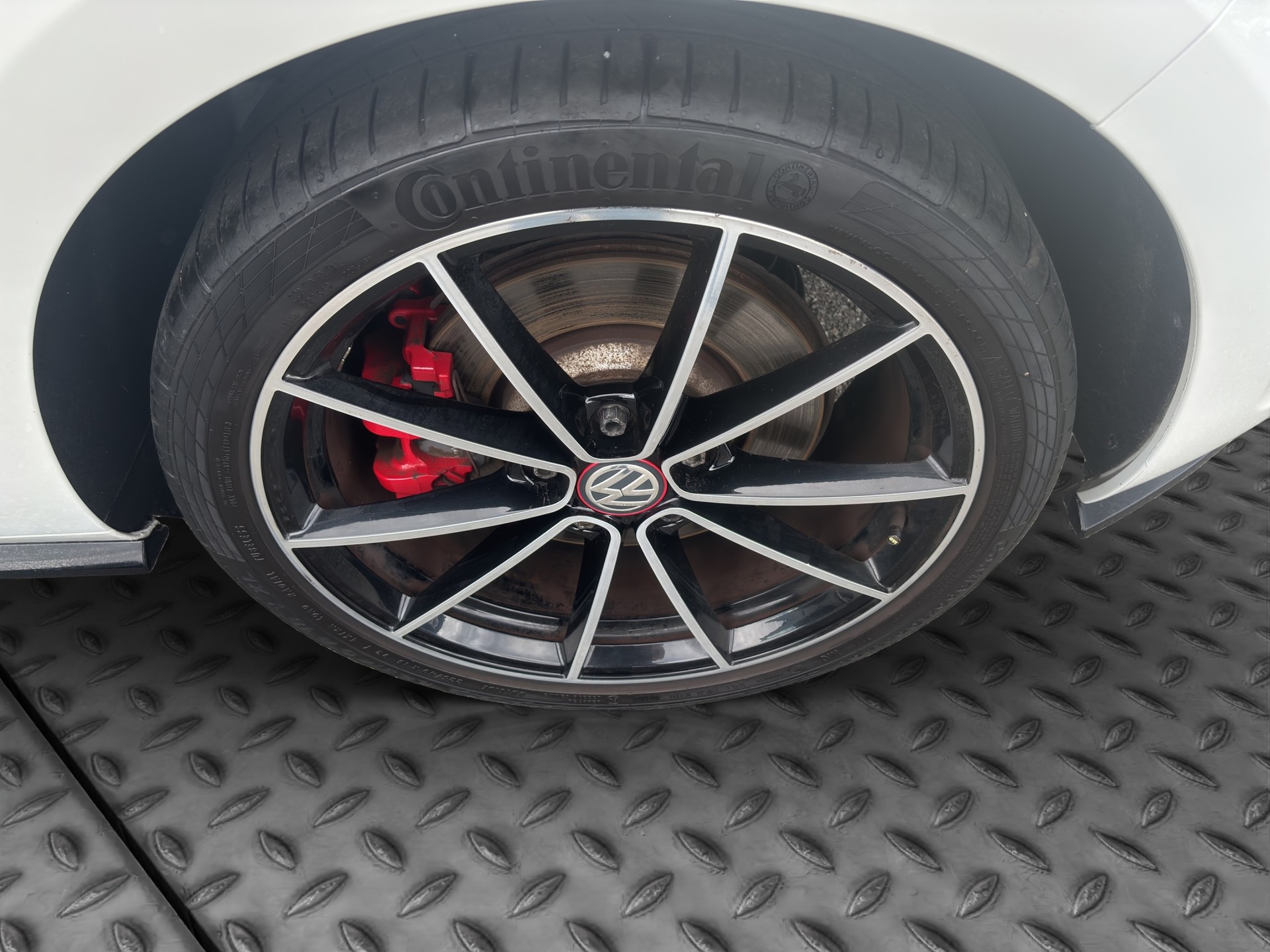 VW Golf 2.0 TSI GTI Clubsport DSG-image-17