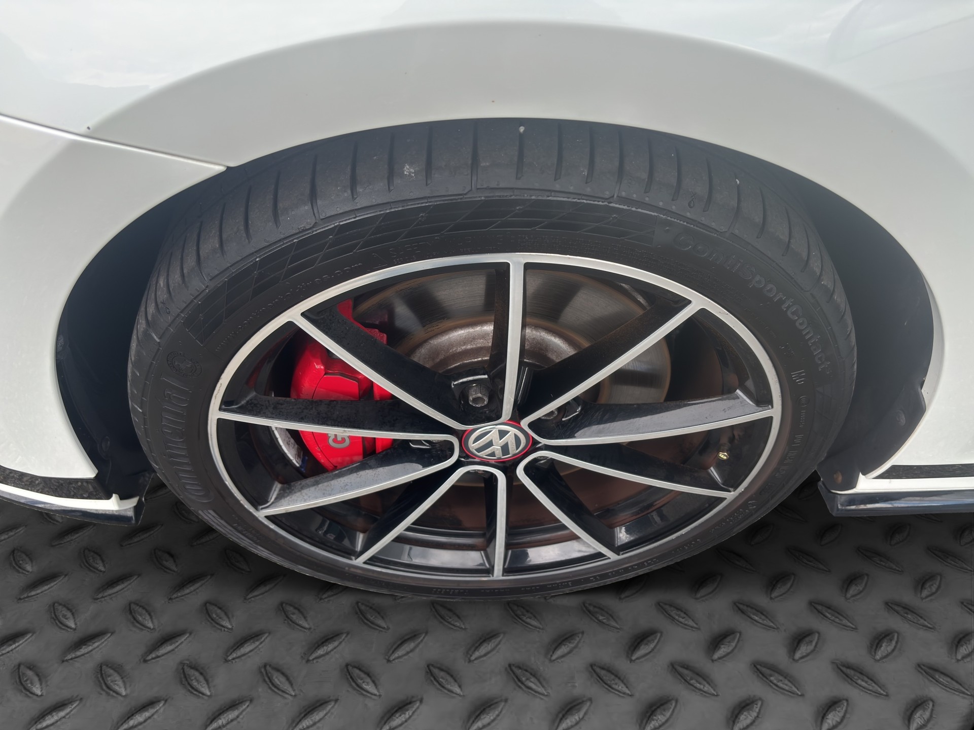 VW Golf 2.0 TSI GTI Clubsport DSG-image-16