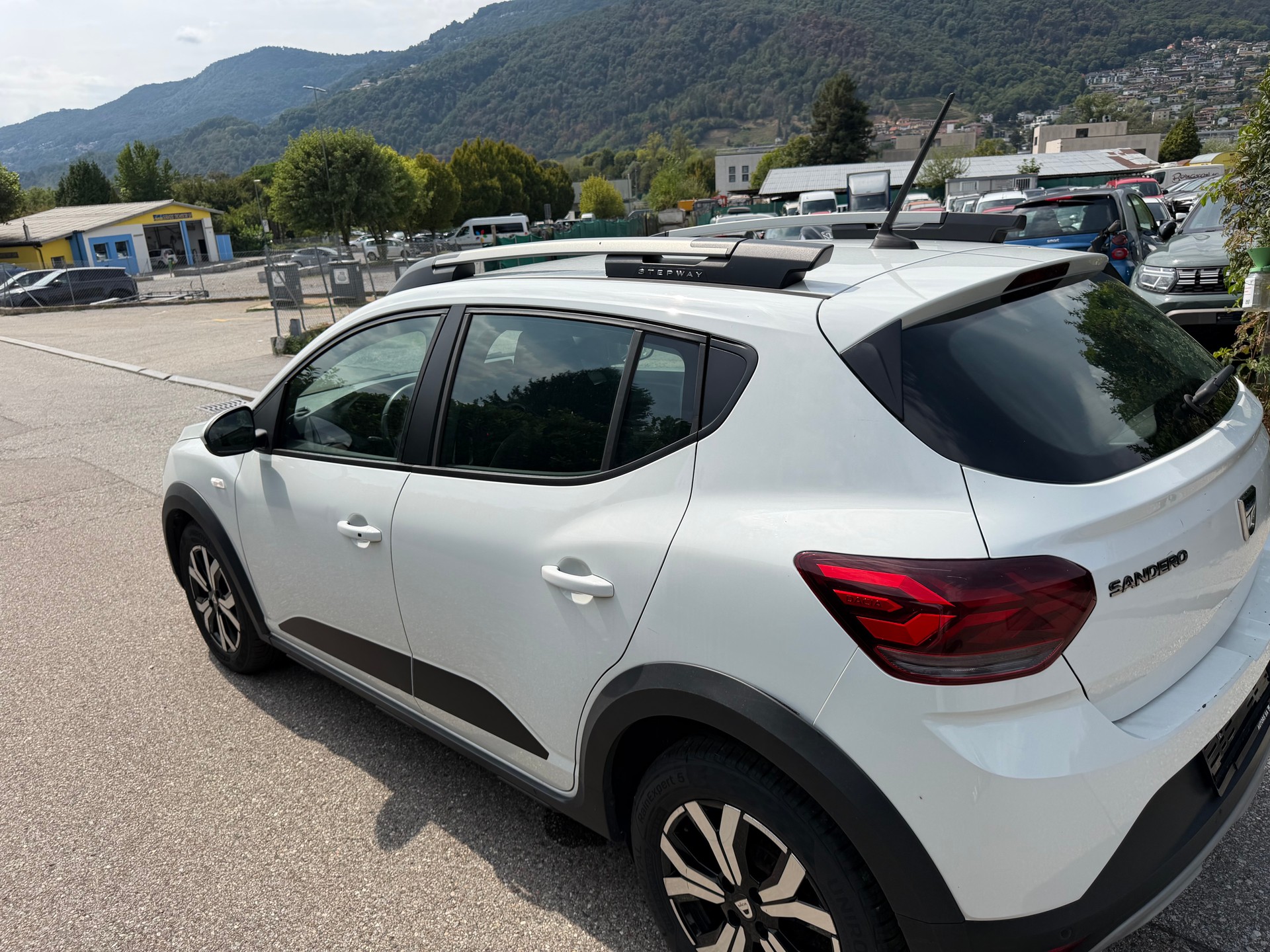 DACIA Sandero Stepway TCe 90 Comfort CVT-image-4