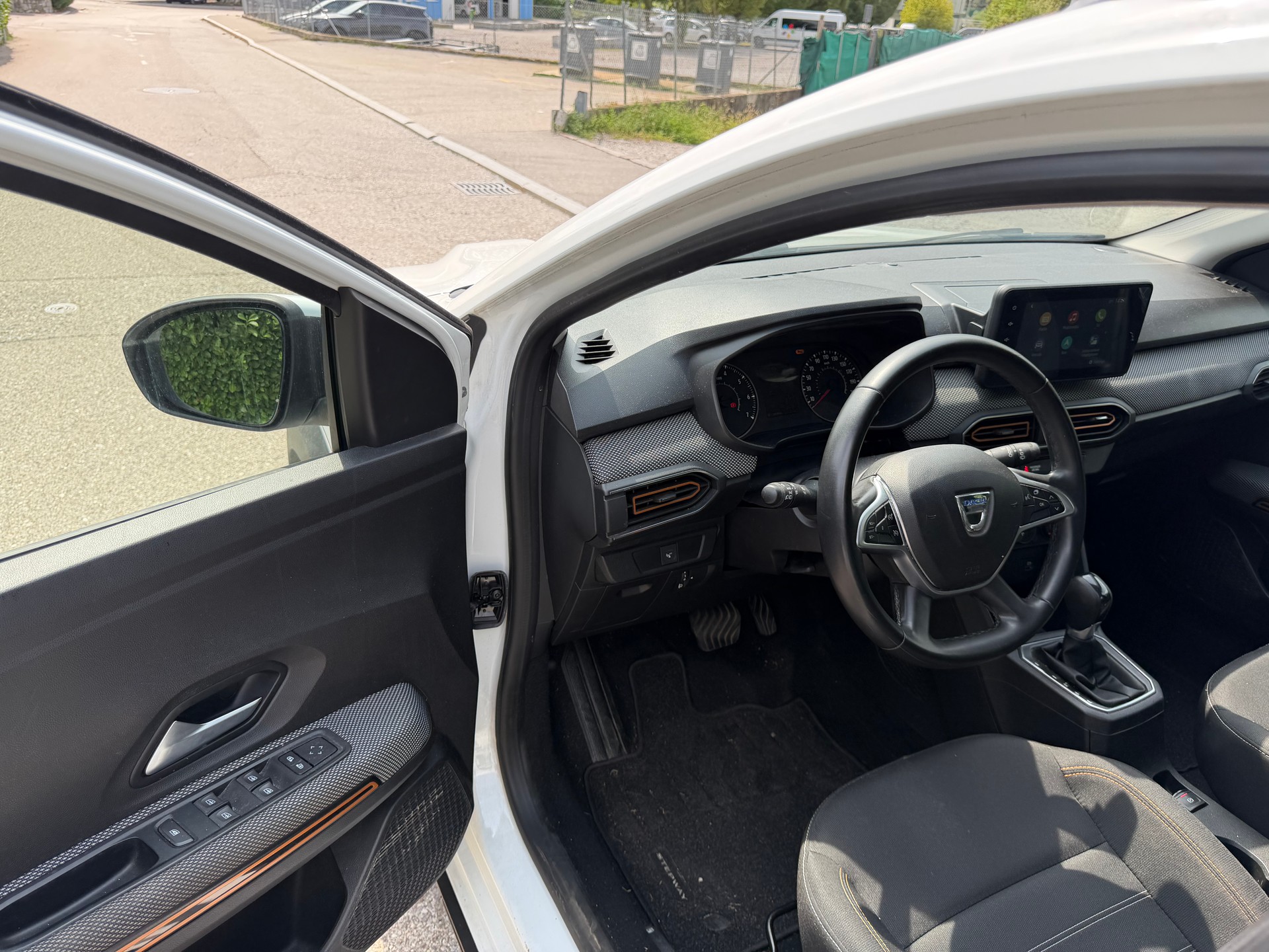 DACIA Sandero Stepway TCe 90 Comfort CVT-image-6
