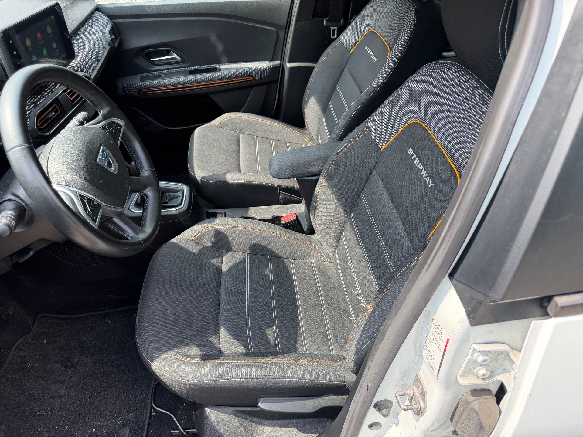 DACIA Sandero Stepway TCe 90 Comfort CVT-image-7