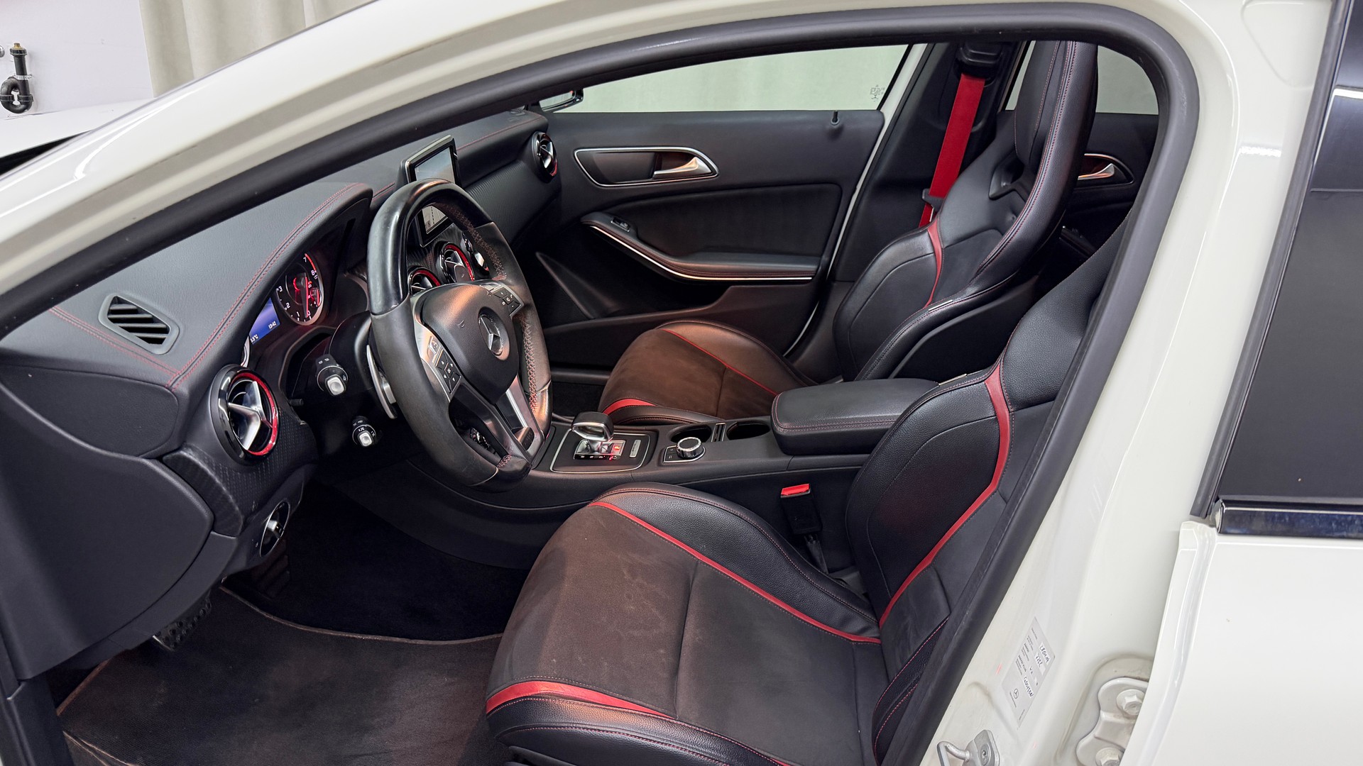 MERCEDES-BENZ A 45 AMG 4Matic Speedshift 7G-DCT-image-6