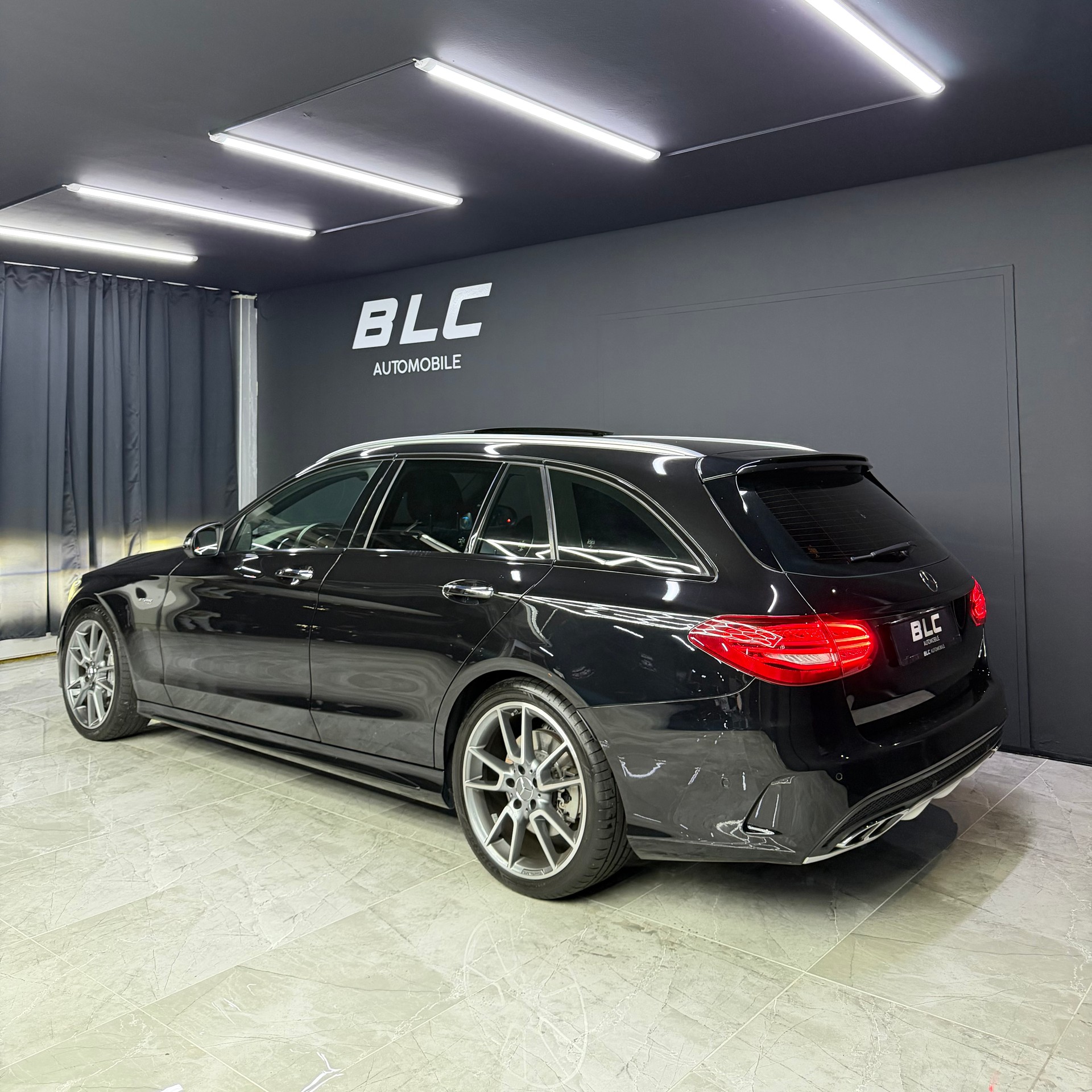 MERCEDES-BENZ C 43 AMG 4Matic 9G-Tronic-image-4