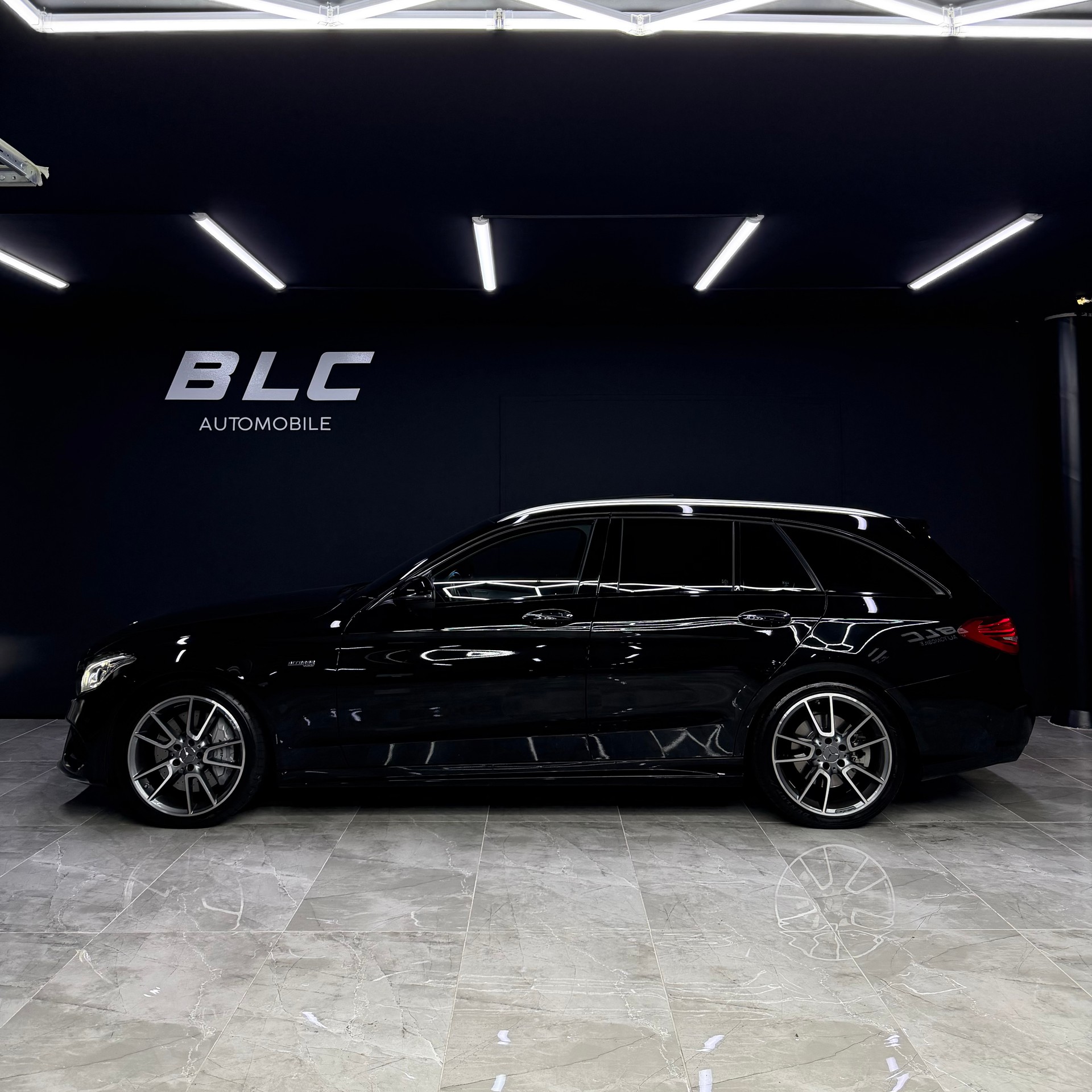 MERCEDES-BENZ C 43 AMG 4Matic 9G-Tronic-image-2