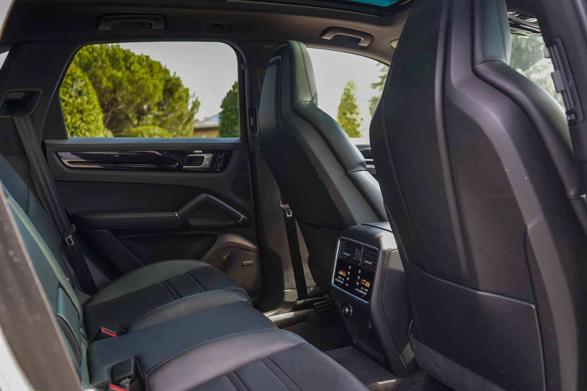 PORSCHE Cayenne S-image-11