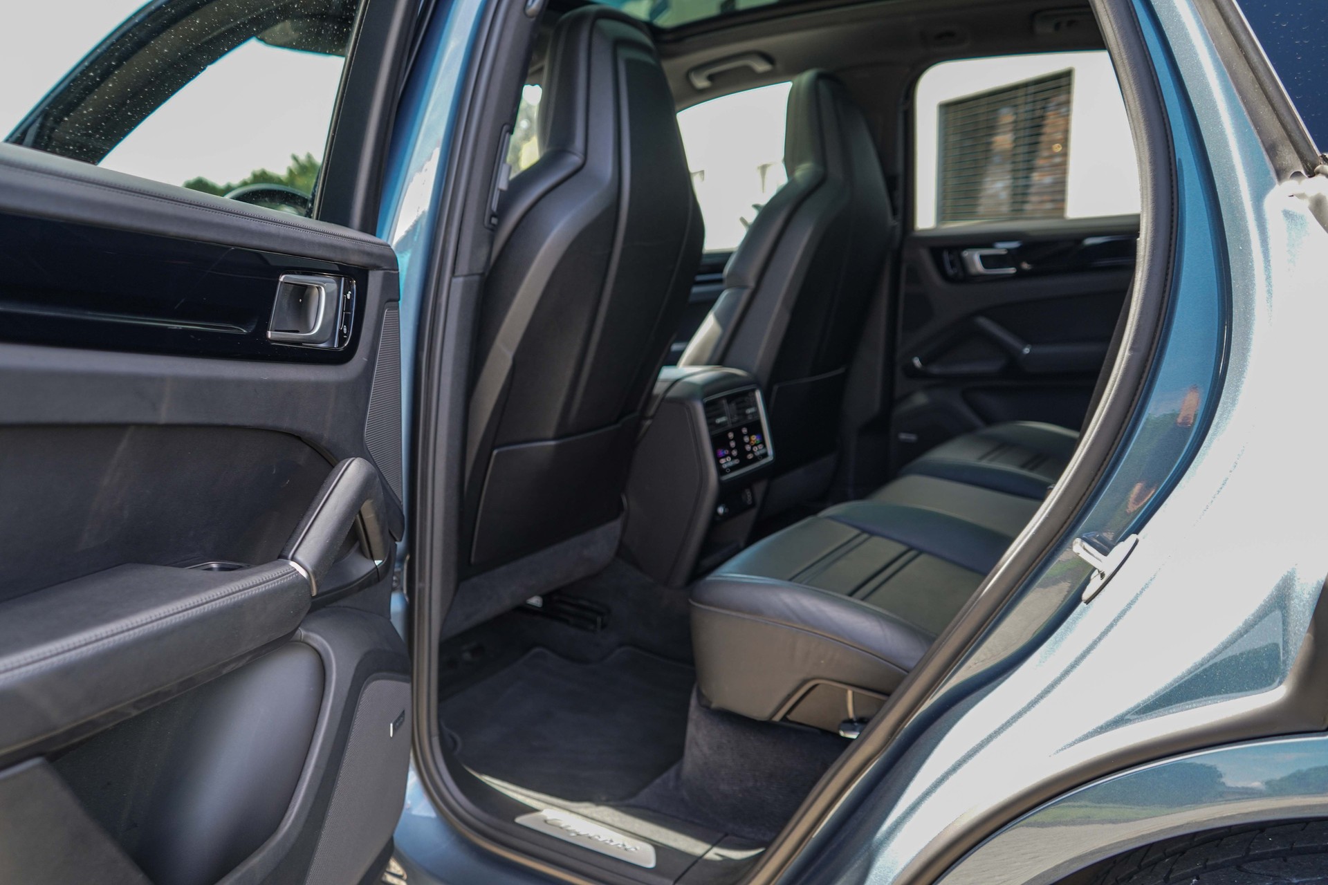 PORSCHE Cayenne S-image-12
