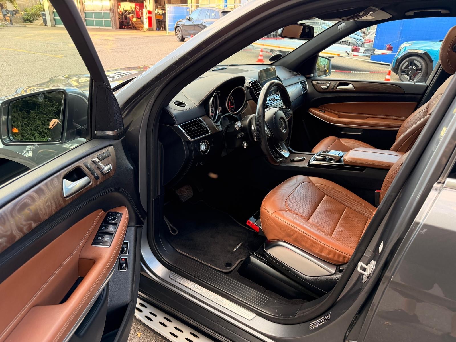 MERCEDES-BENZ GLS 500 4Matic 9G-Tronic-image-9