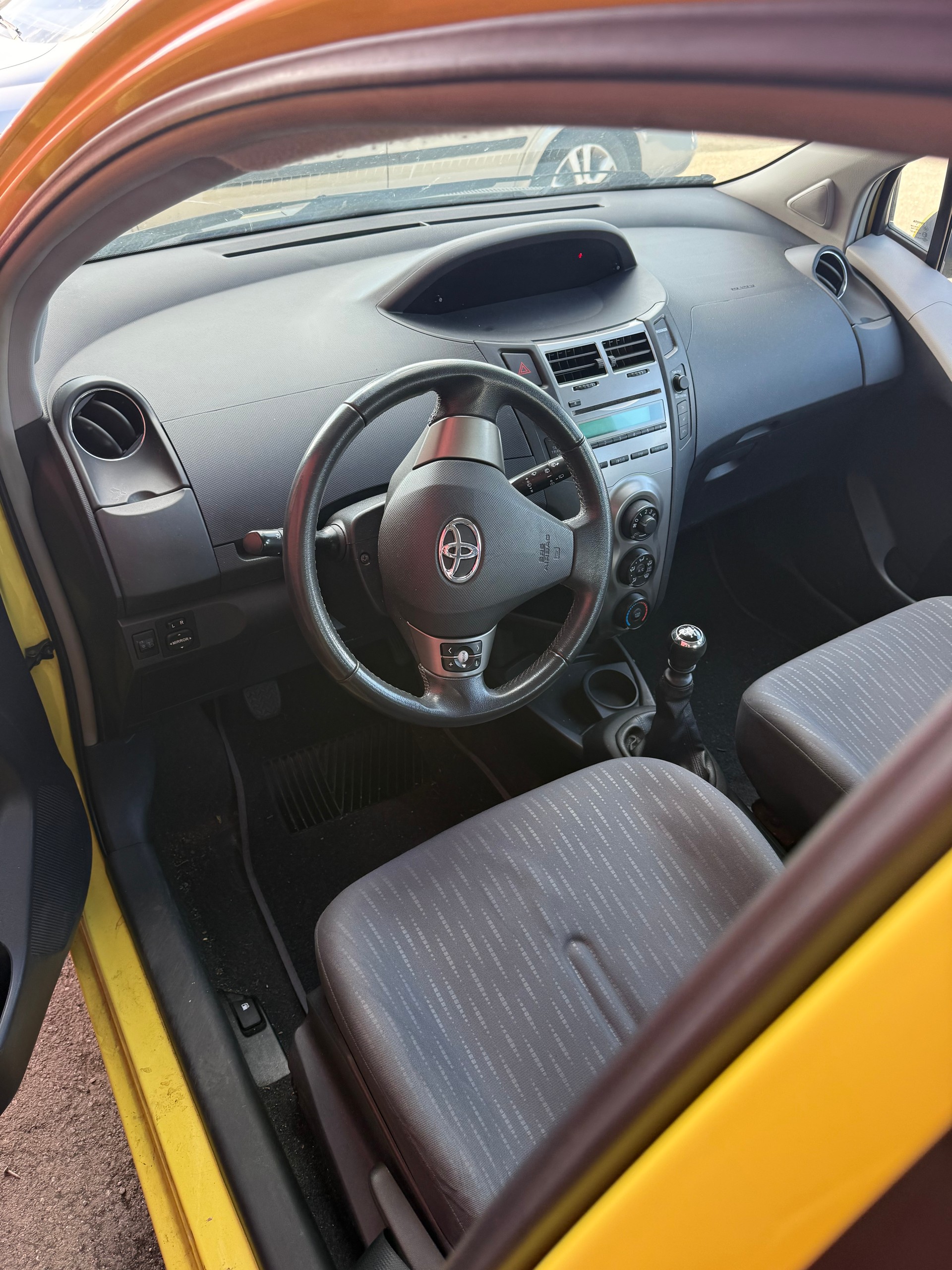 TOYOTA Yaris 1.33 Linea Sol-image-6