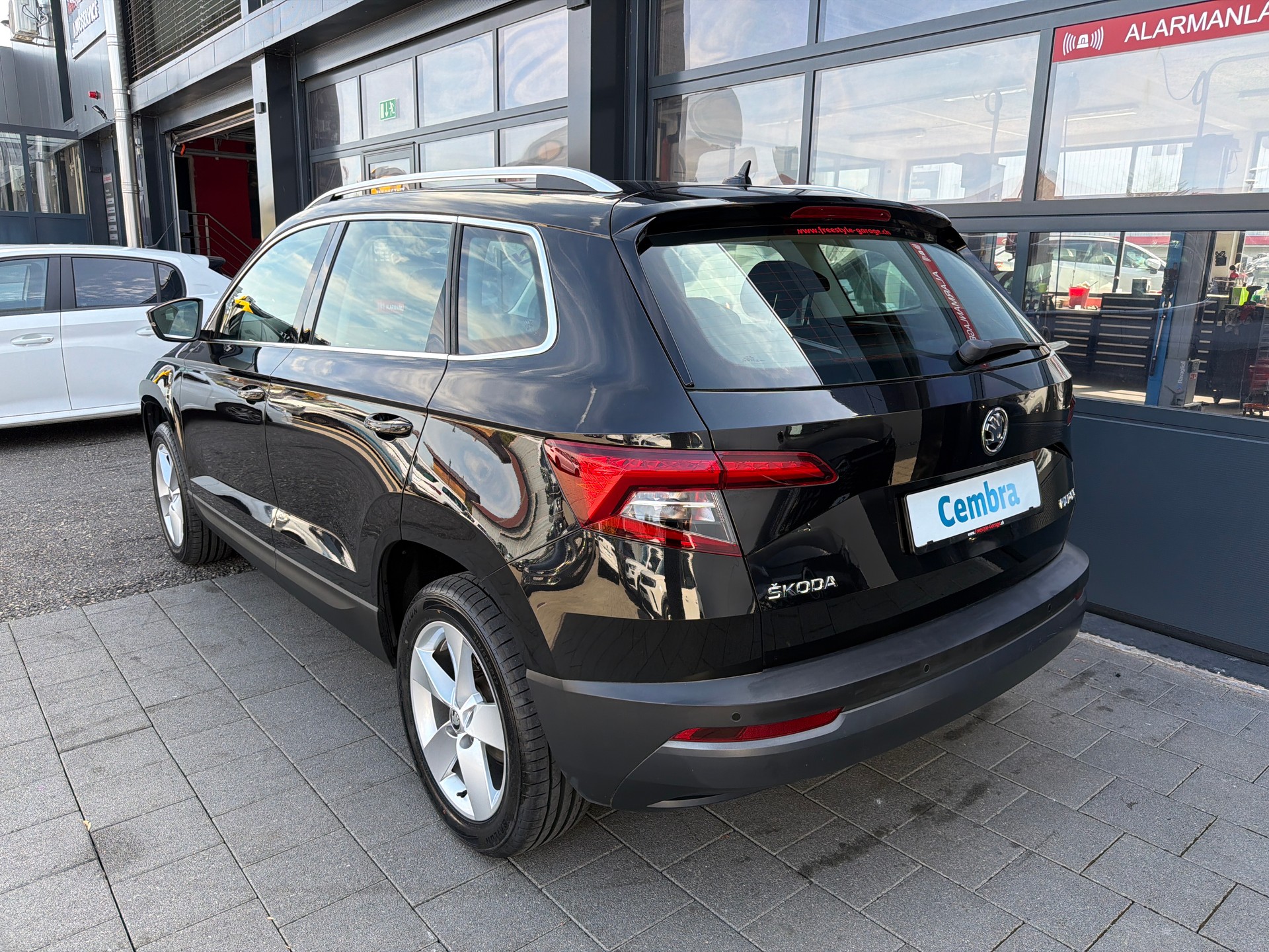 SKODA Karoq 1.0 TSI Ambition DSG-image-2