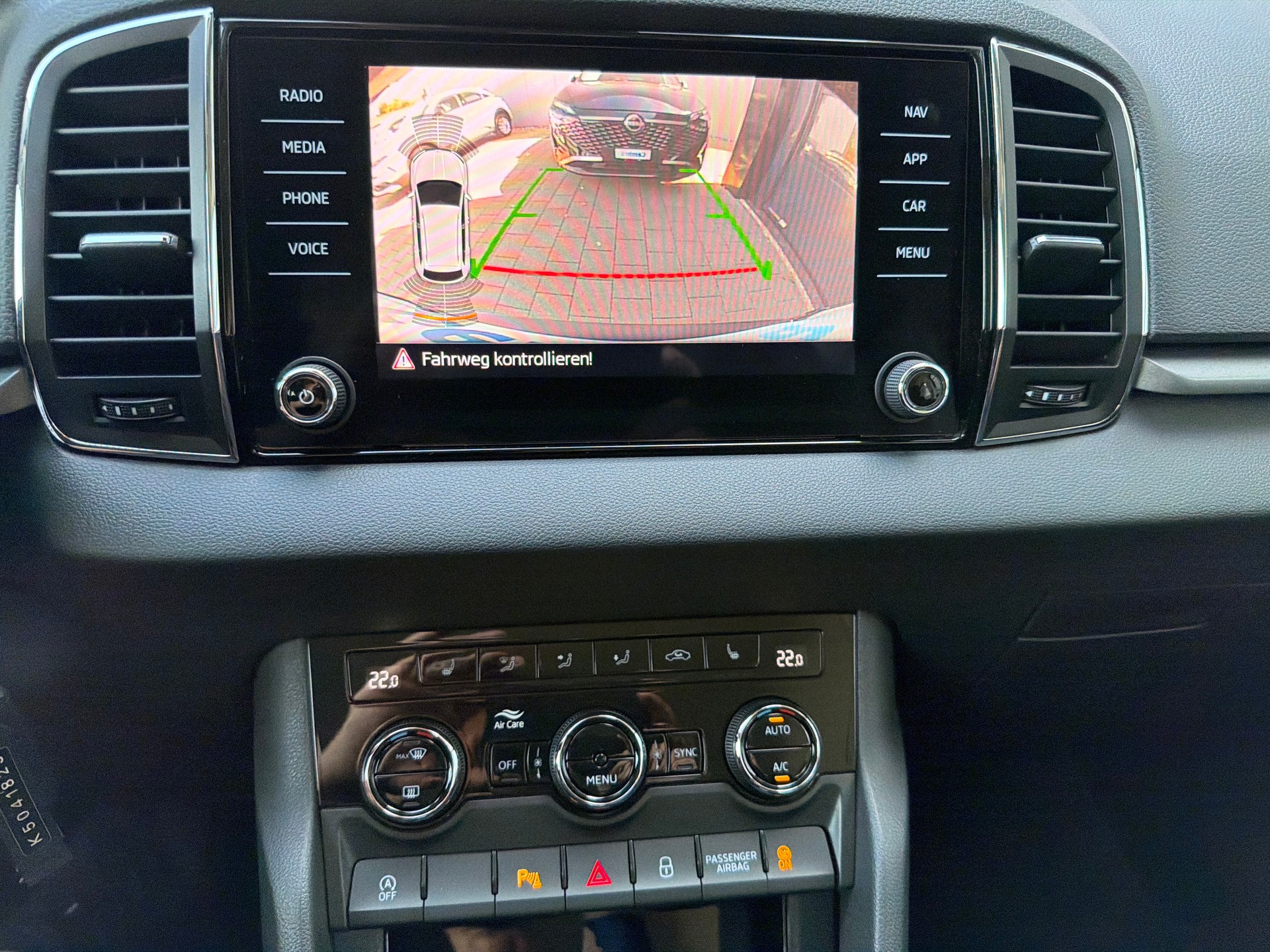SKODA Karoq 1.0 TSI Ambition DSG-image-9