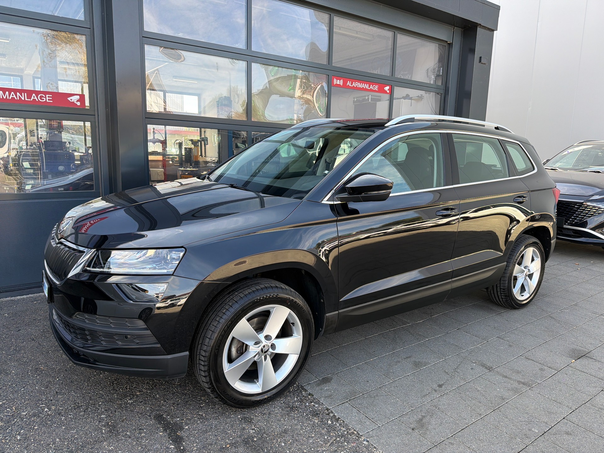 SKODA Karoq 1.0 TSI Ambition DSG-image-0
