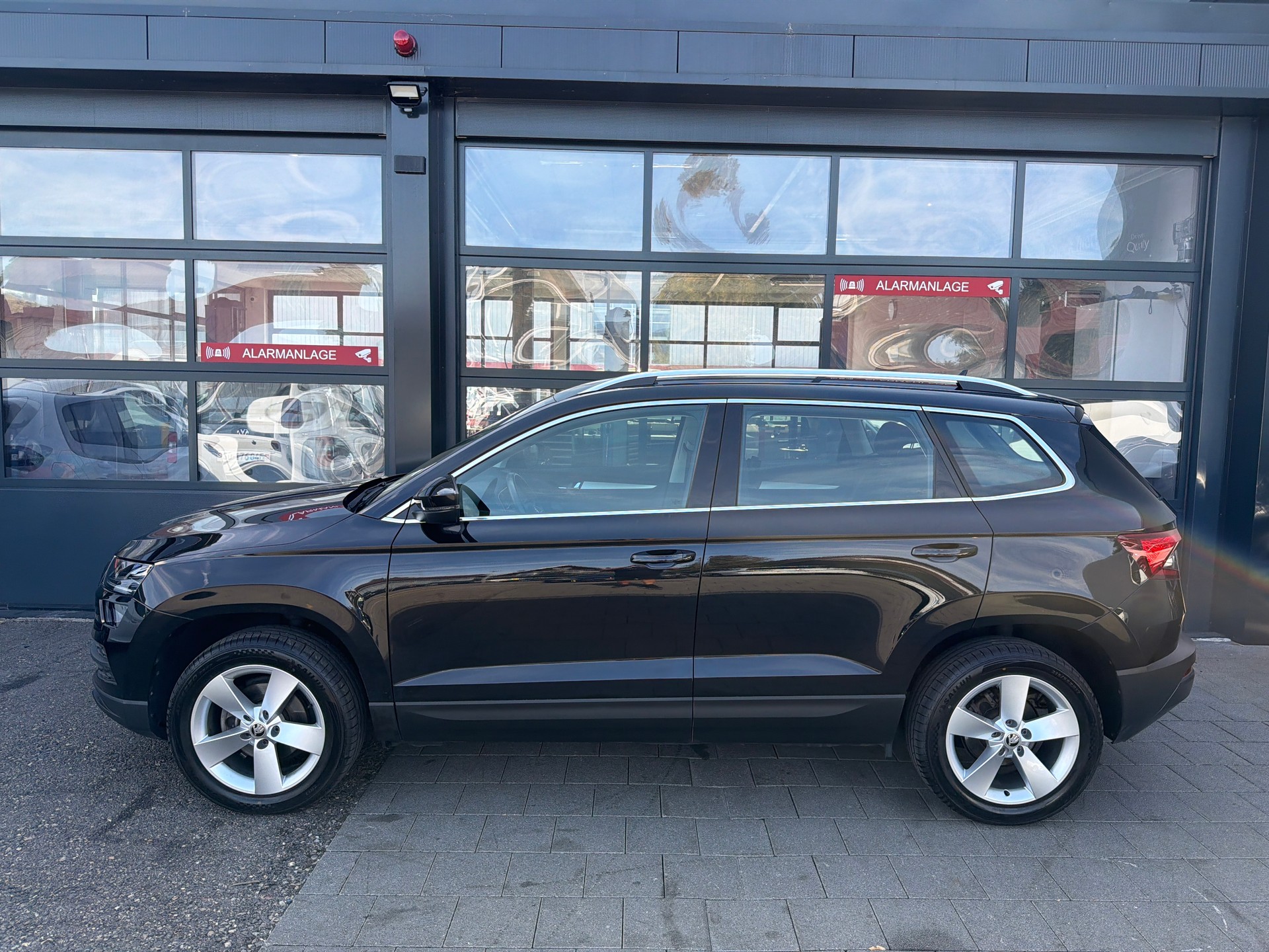 SKODA Karoq 1.0 TSI Ambition DSG-image-1