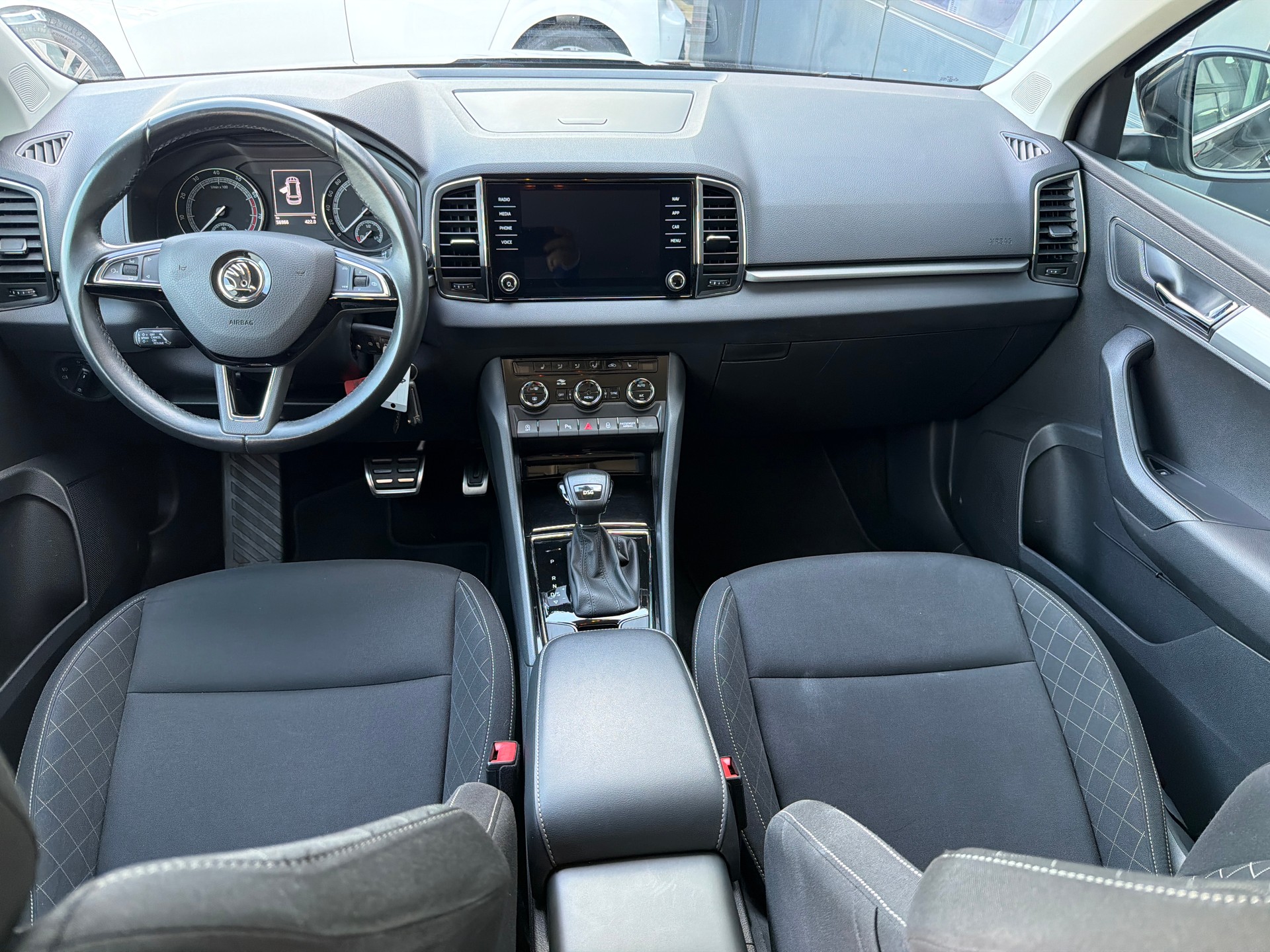 SKODA Karoq 1.0 TSI Ambition DSG-image-8