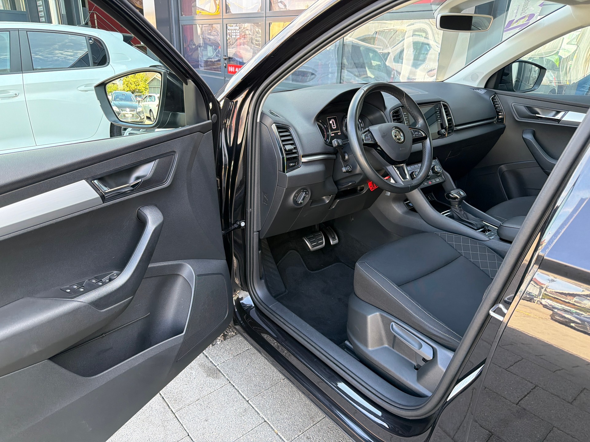SKODA Karoq 1.0 TSI Ambition DSG-image-6