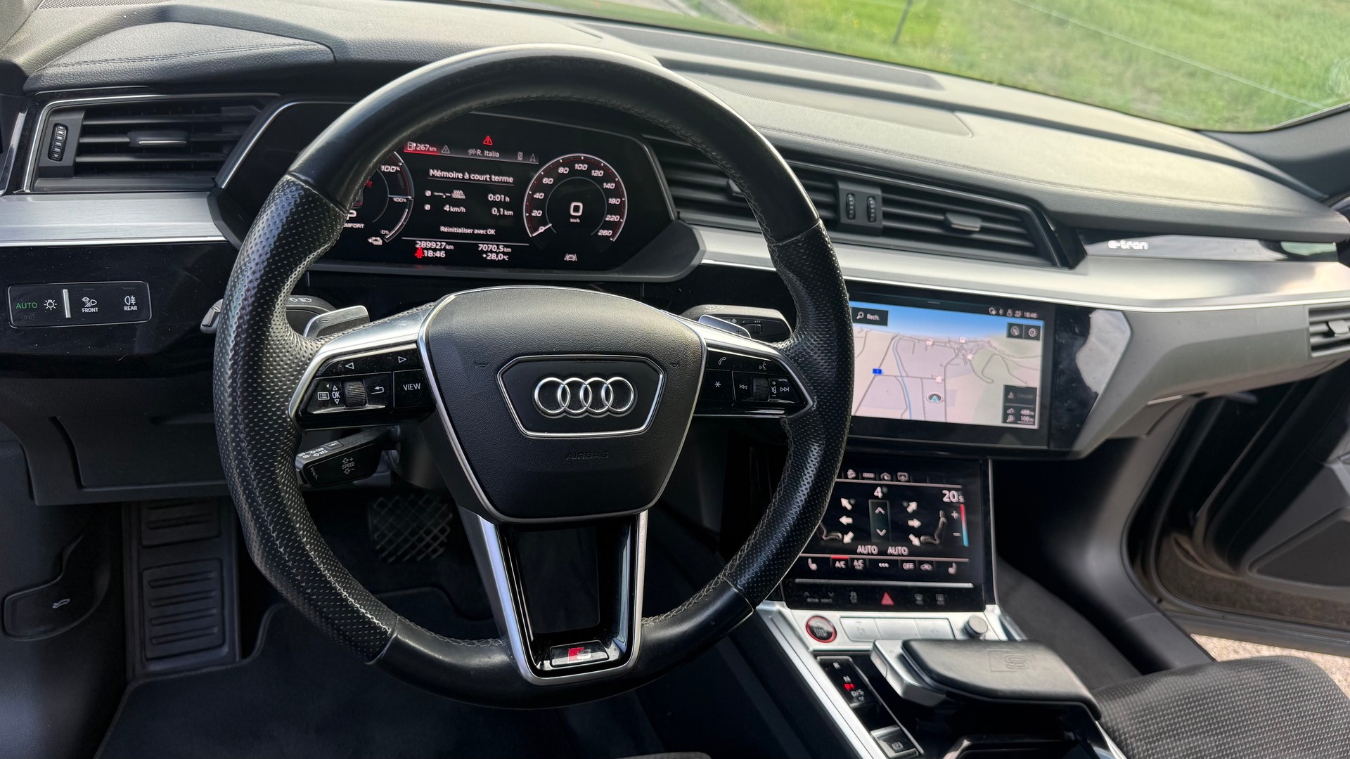 AUDI e-tron S Sportback quattro-image-10