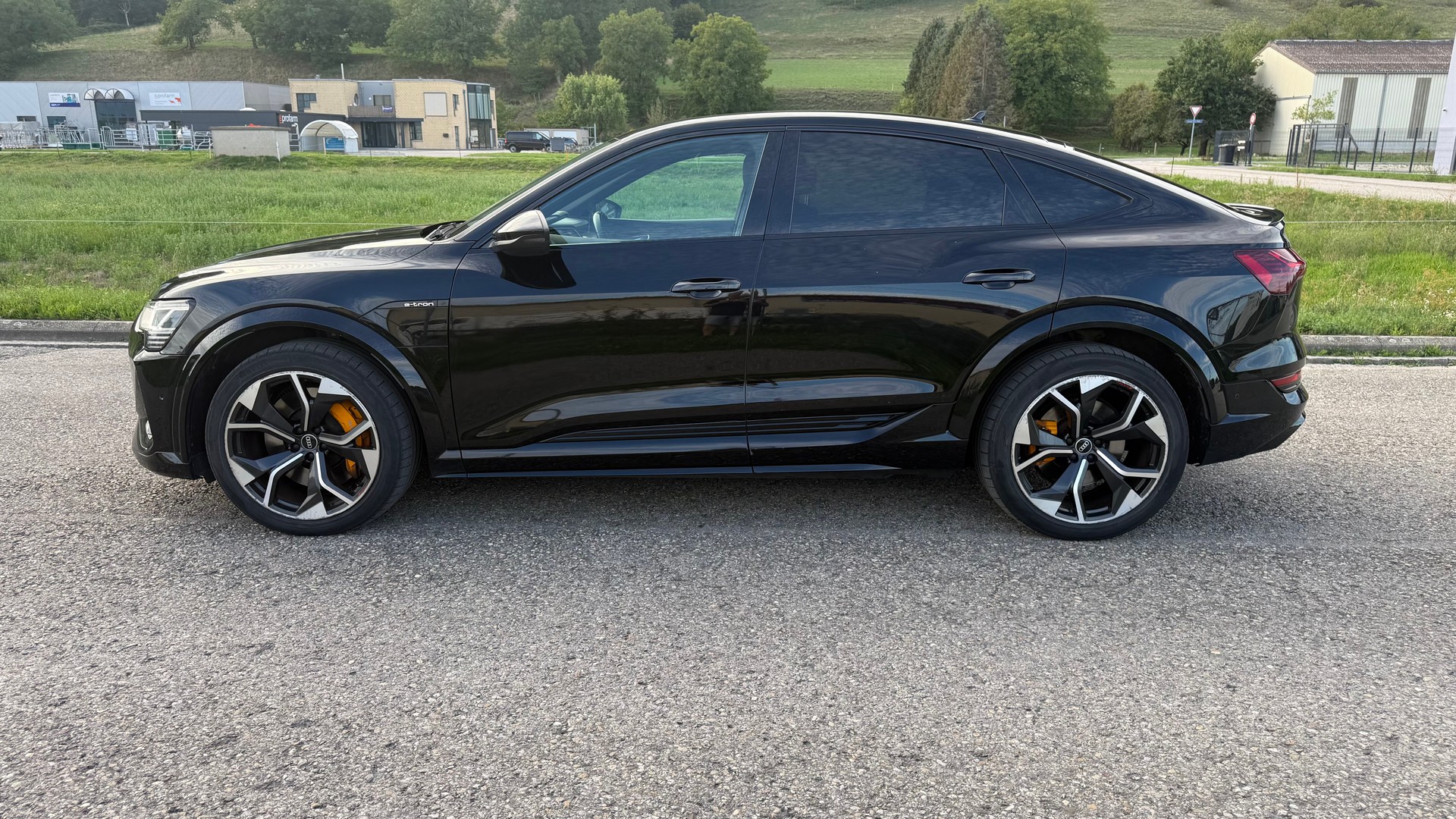 AUDI e-tron S Sportback quattro-image-6