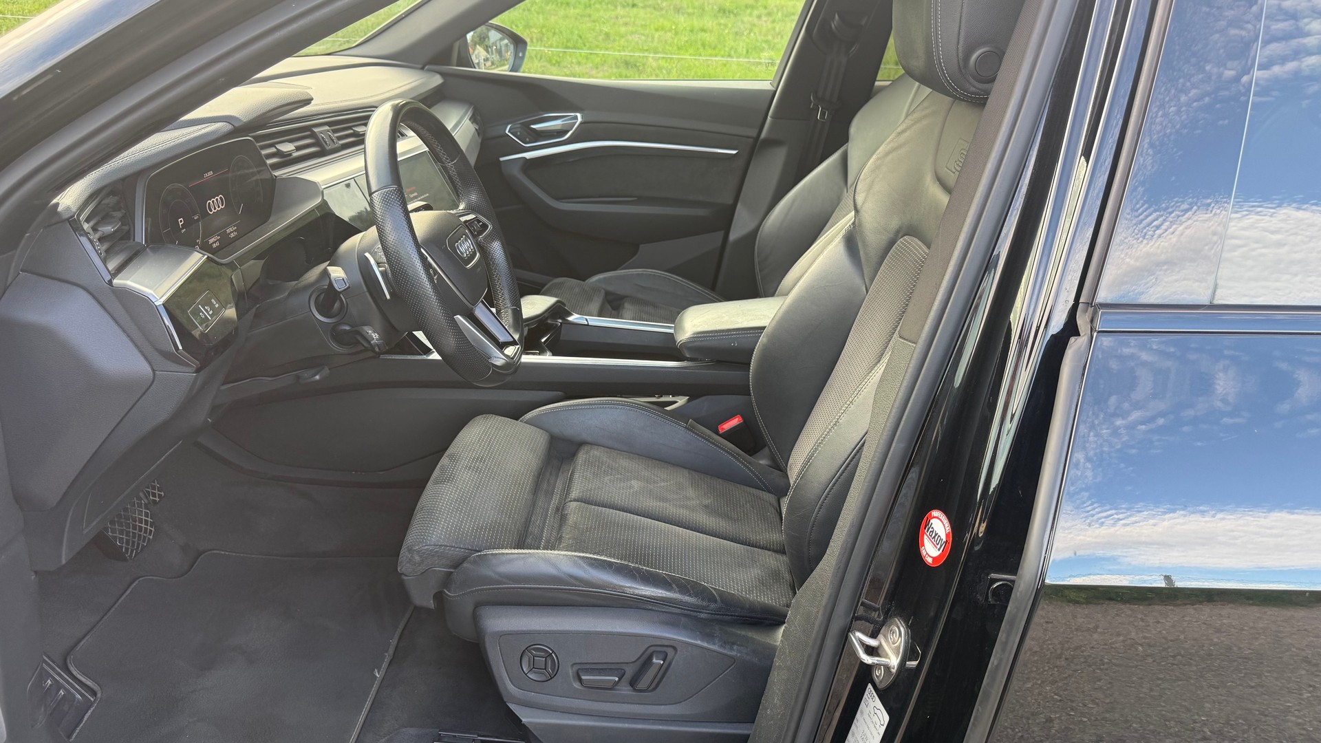 AUDI e-tron S Sportback quattro-image-9