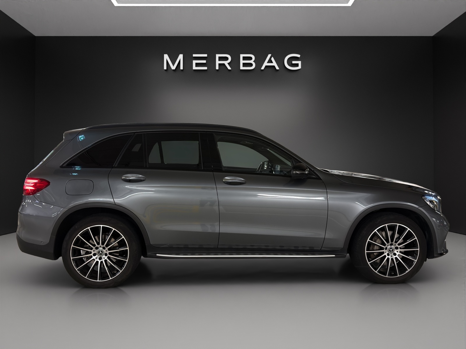 MERCEDES-BENZ GLC 250 AMG Line 4Matic 9G-Tronic-image-3