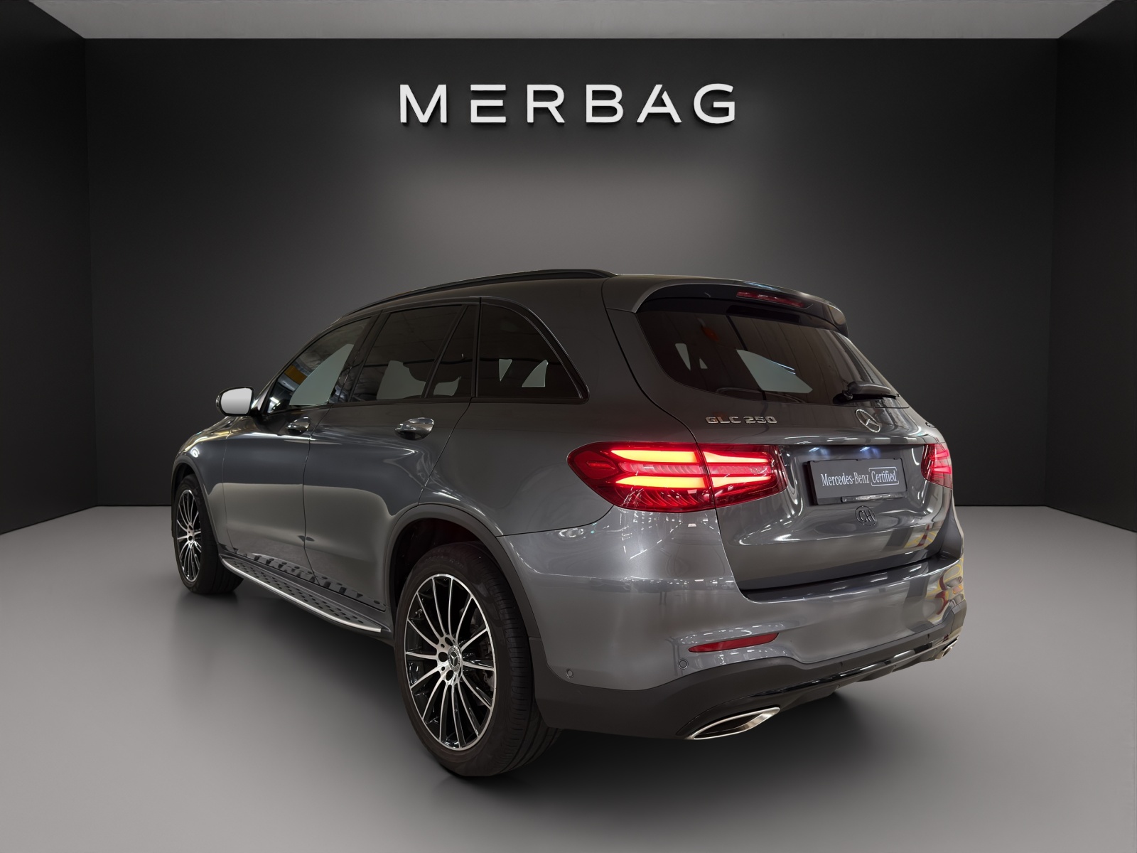 MERCEDES-BENZ GLC 250 AMG Line 4Matic 9G-Tronic-image-6