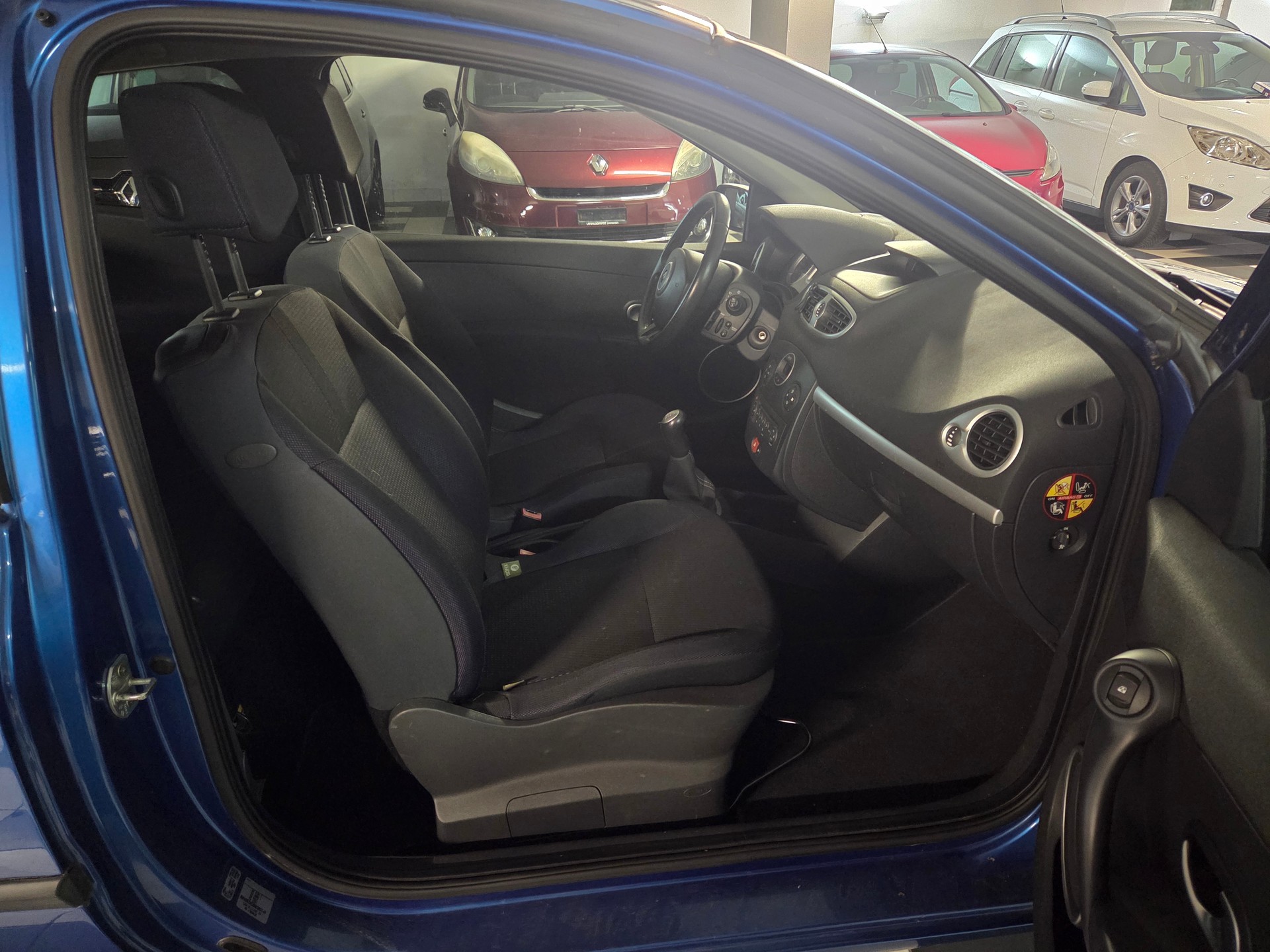 RENAULT Clio 1.4 16V Dynamique-image-12
