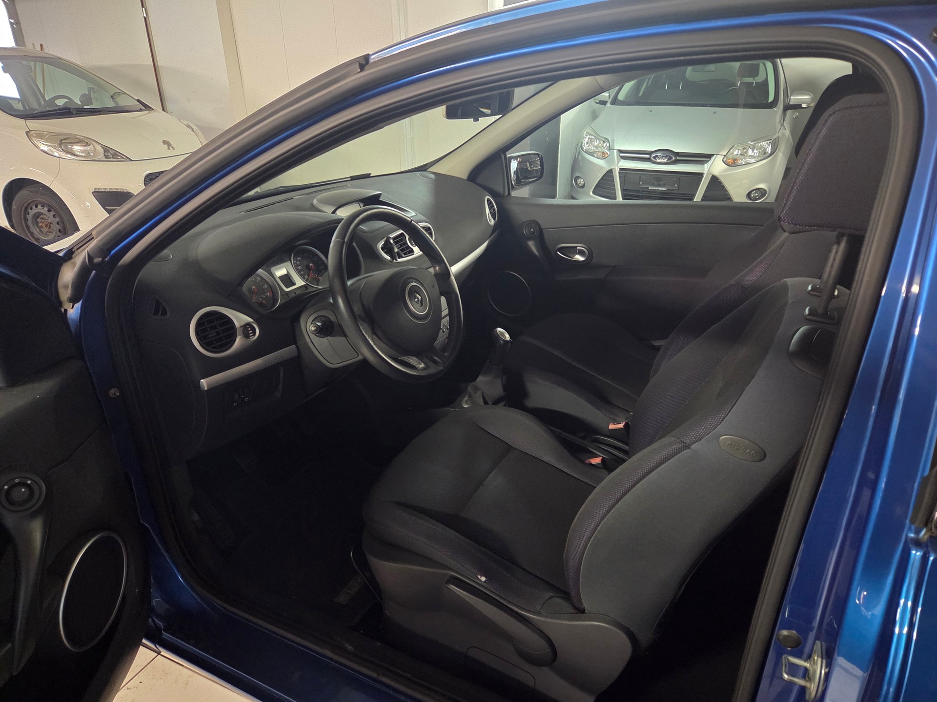 RENAULT Clio 1.4 16V Dynamique-image-8