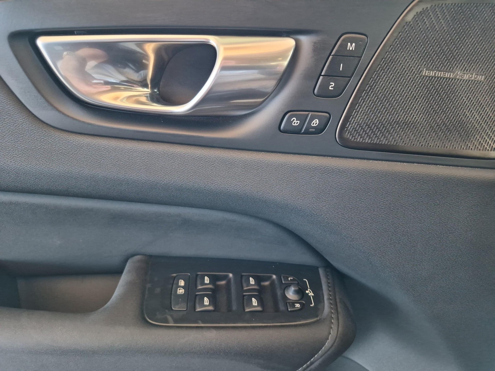 VOLVO XC60 2.0 T6 TE Plus Dark eAWD-image-18