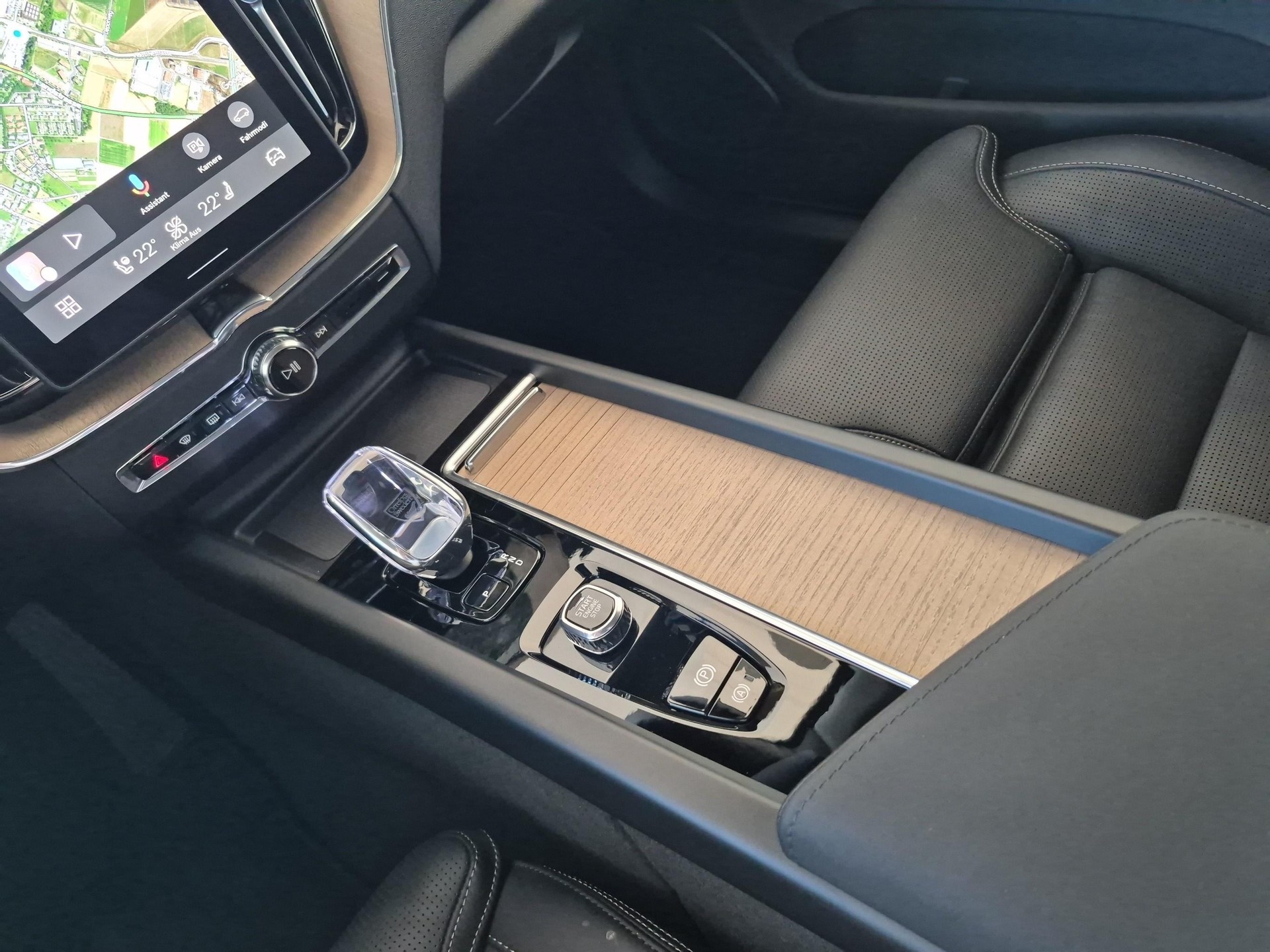 VOLVO XC60 2.0 T6 TE Plus Dark eAWD-image-16
