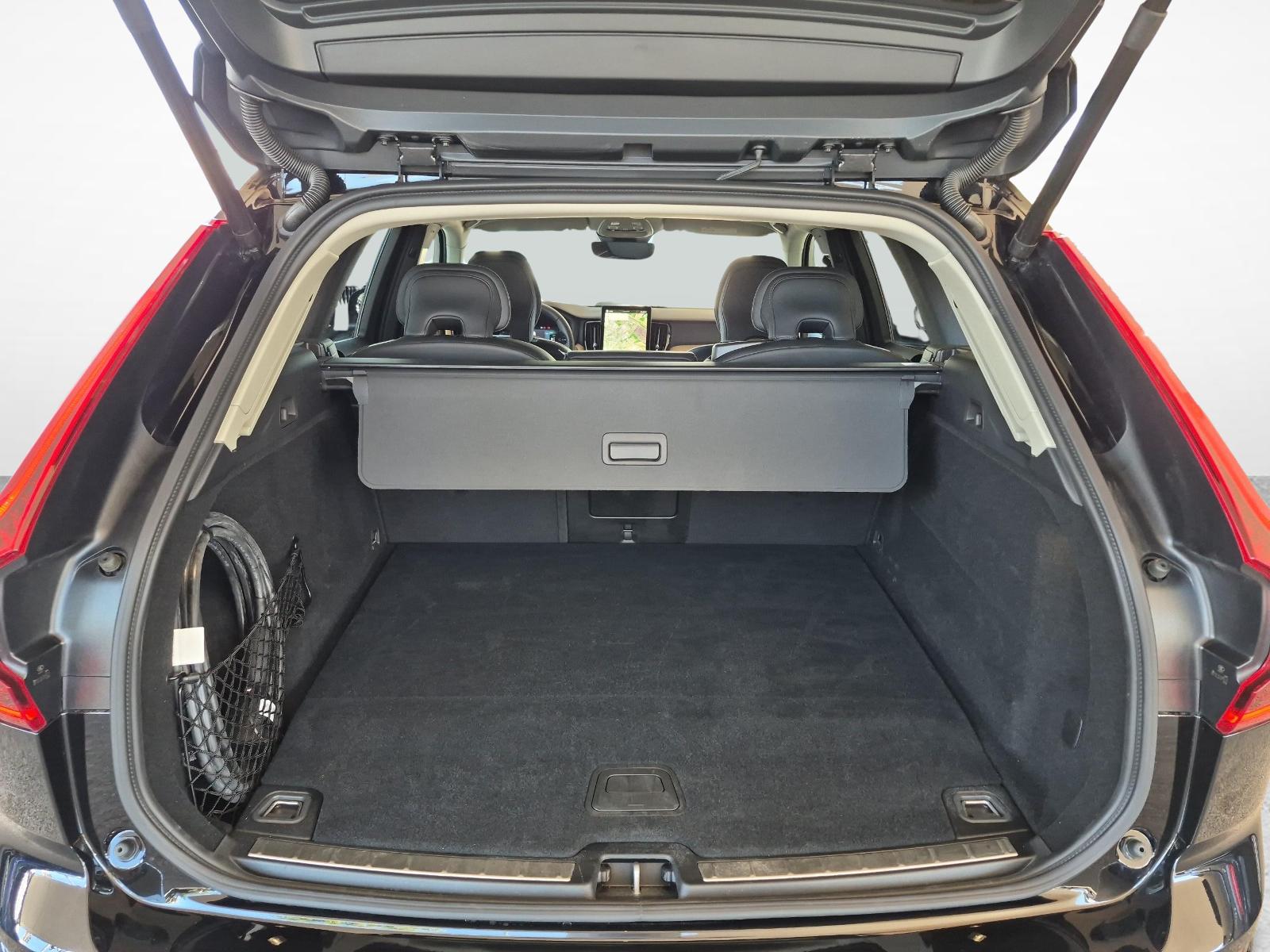 VOLVO XC60 2.0 T6 TE Plus Dark eAWD-image-12