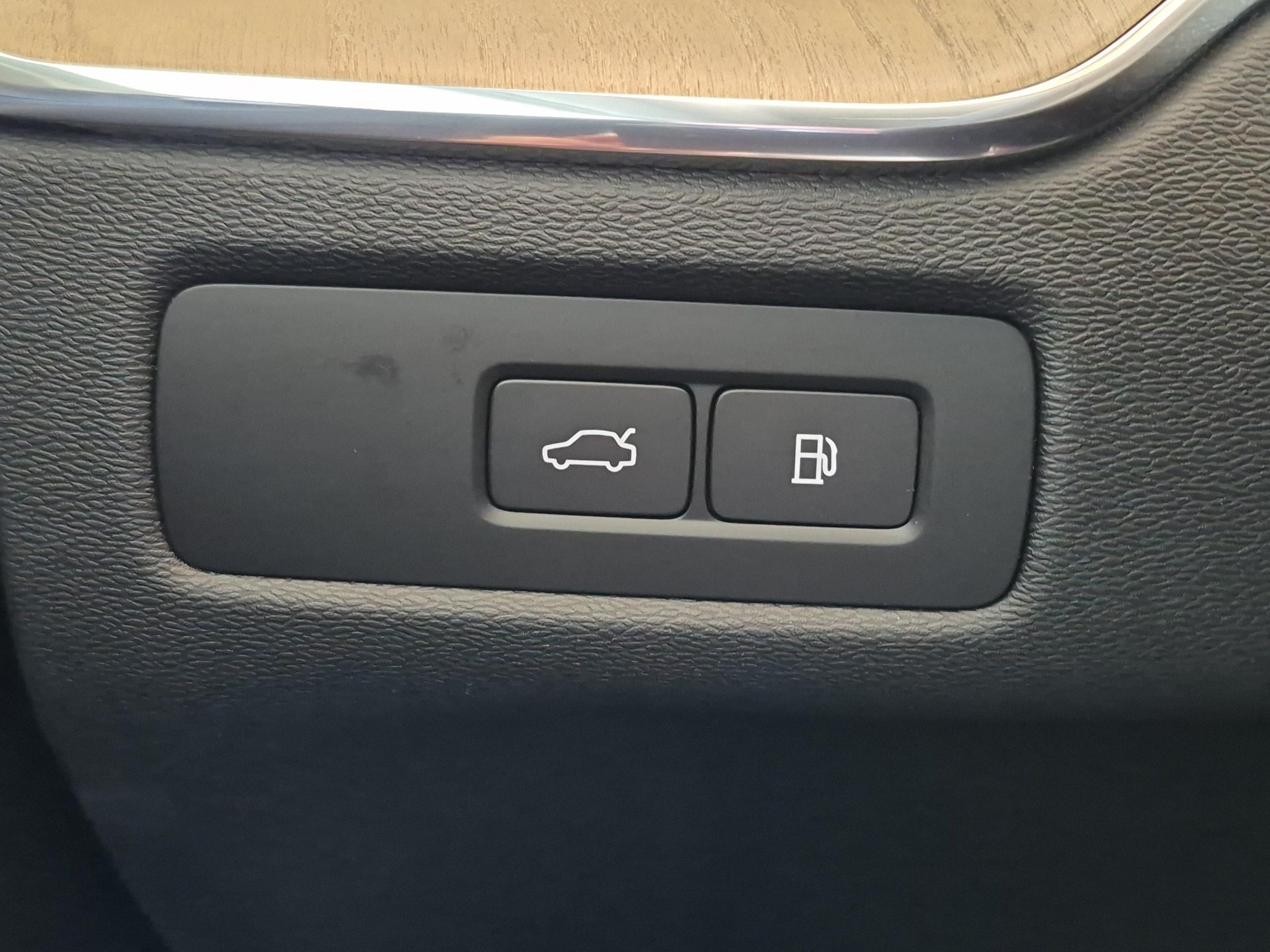 VOLVO XC60 2.0 T6 TE Plus Dark eAWD-image-17