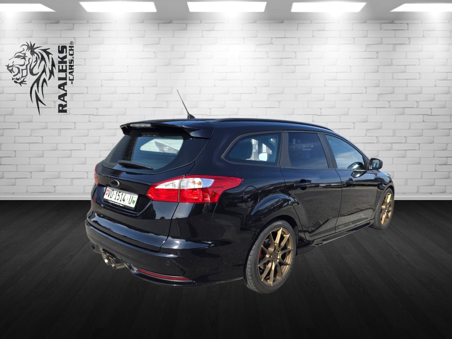 FORD Focus 2.0 SCTi ST-2-showroom-element-2