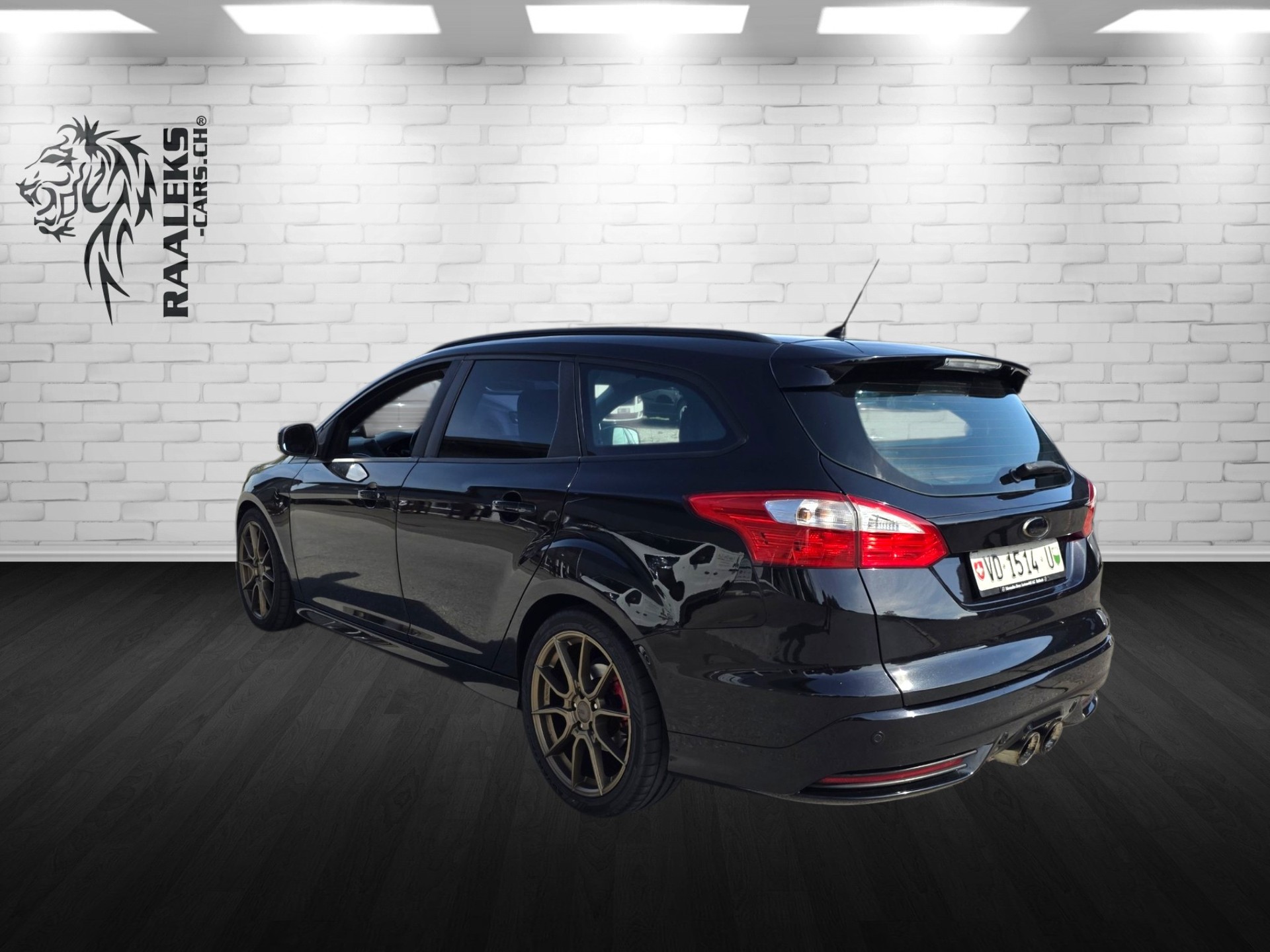 FORD Focus 2.0 SCTi ST-2-showroom-element-3
