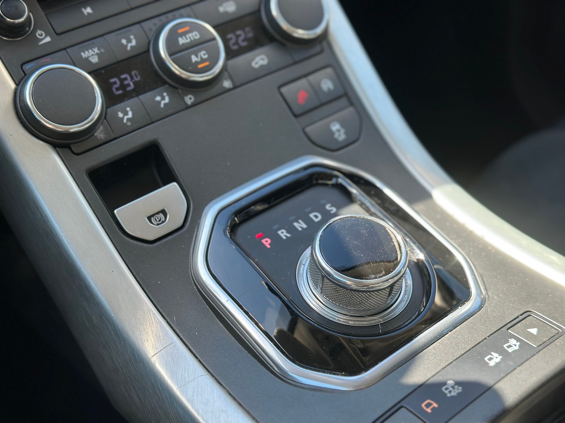LAND ROVER Range Rover Evoque 2.0 Si4 Pure AT9-image-12