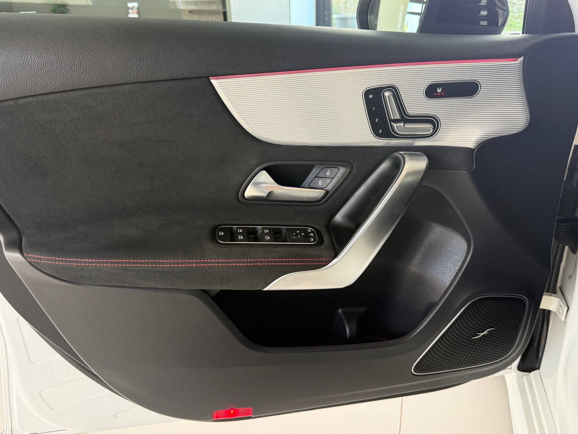 MERCEDES-BENZ A 250 AMG Line 7G-DCT ***Frisch ab Mercedes-Benz Service***Neue Bremsen vorne+hinten***Panoramadach***-image-7
