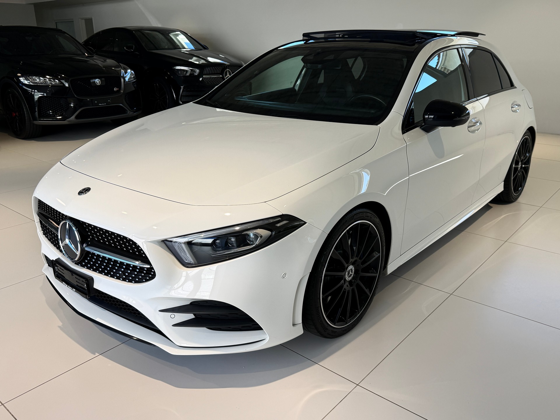 MERCEDES-BENZ A 250 AMG Line 7G-DCT ***Frisch ab Mercedes-Benz Service***Neue Bremsen vorne+hinten***Panoramadach***-image-2